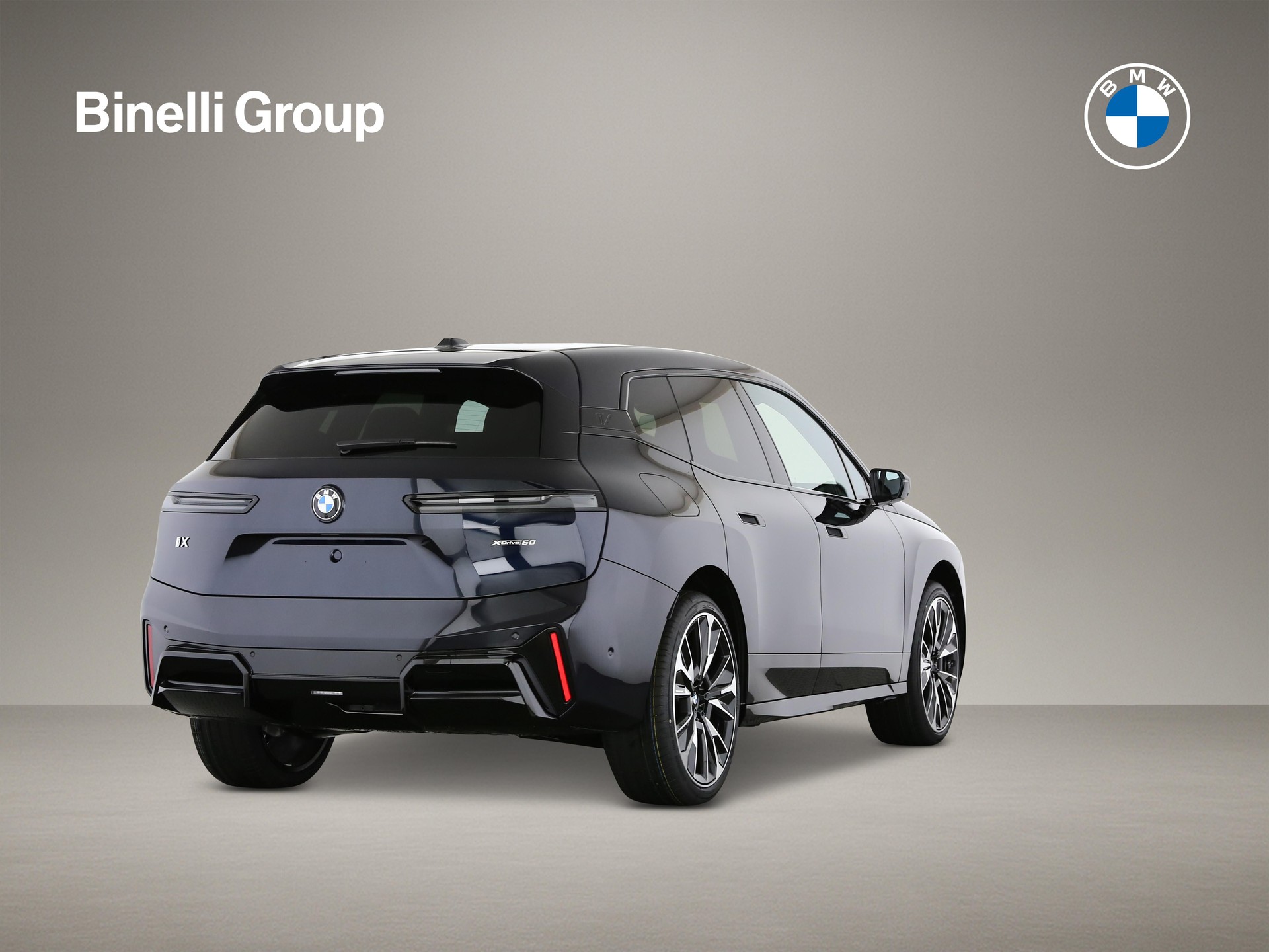 BMW iX xDrive60-image-4