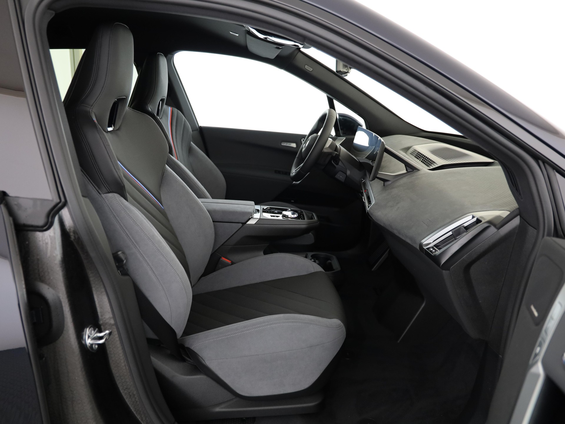 BMW iX xDrive60-image-8