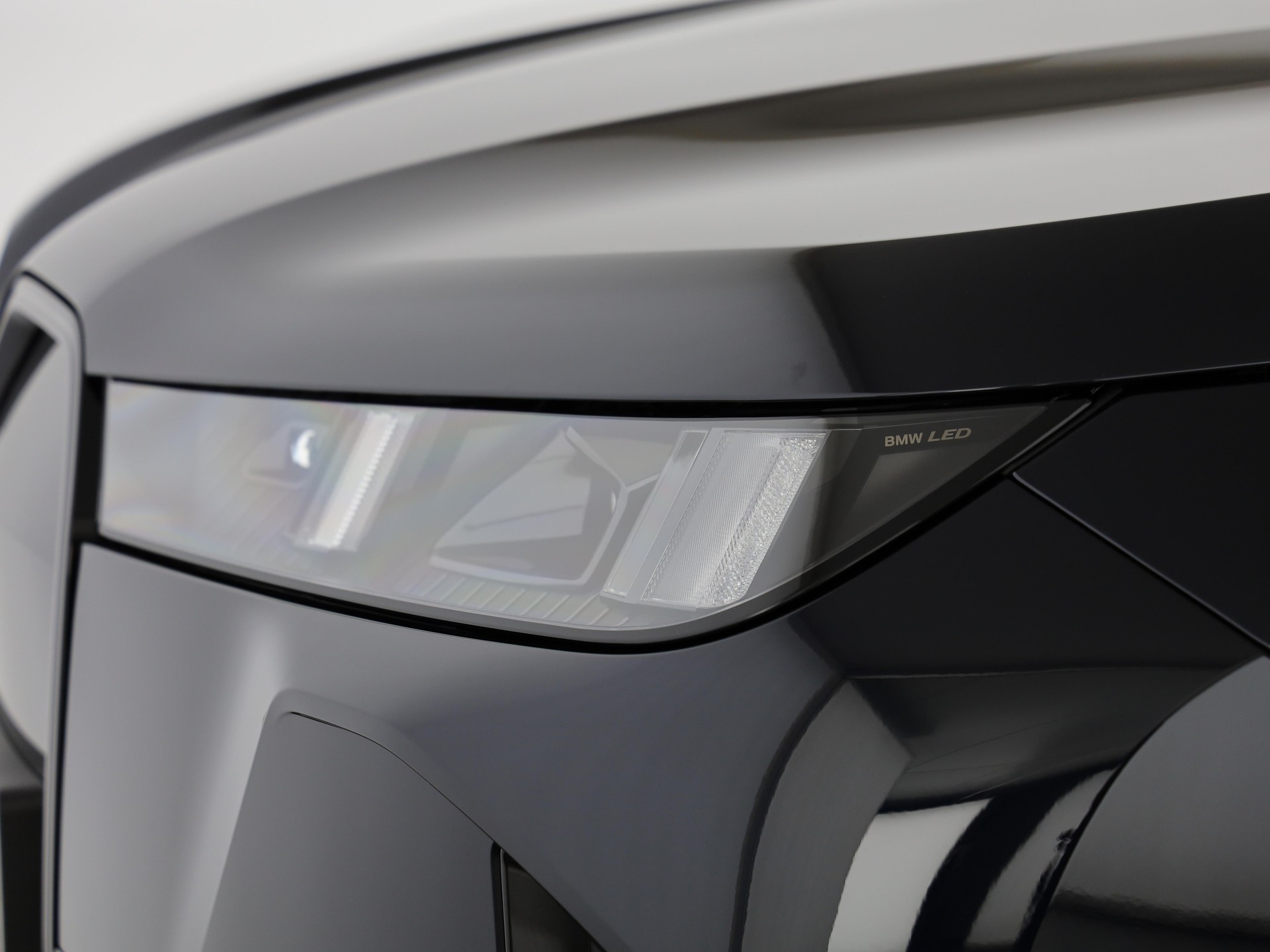 BMW iX xDrive60-image-5