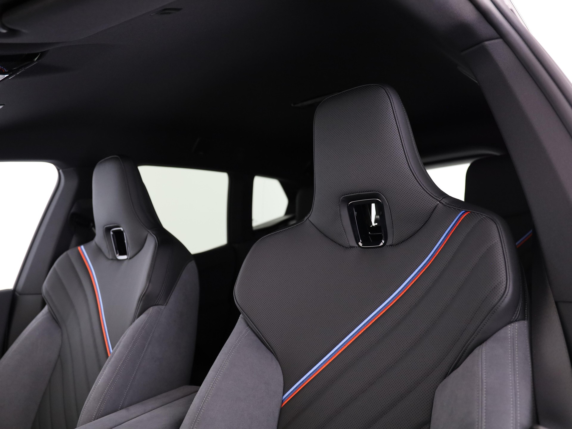 BMW iX xDrive60-image-7