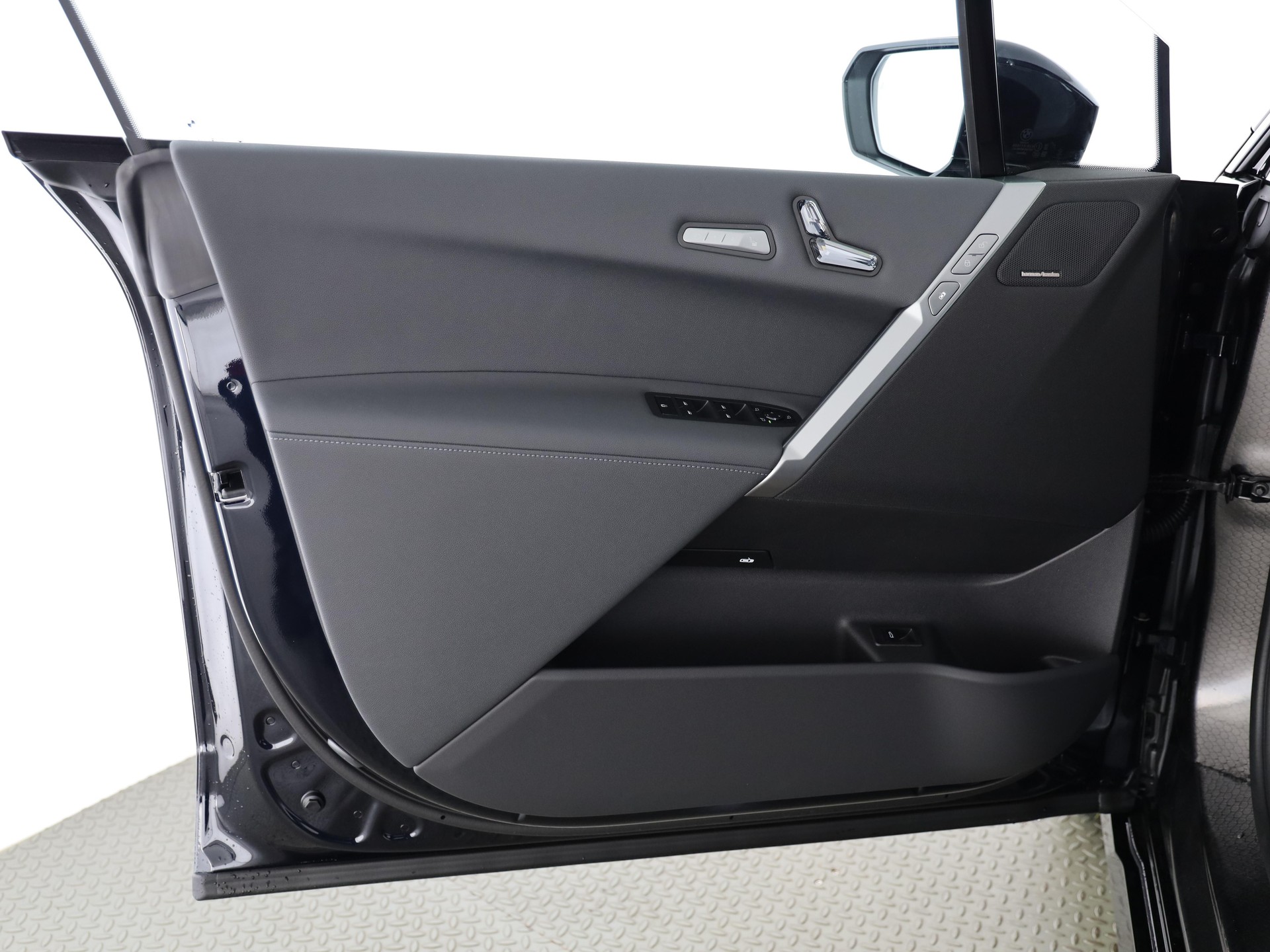 BMW iX xDrive60-image-21
