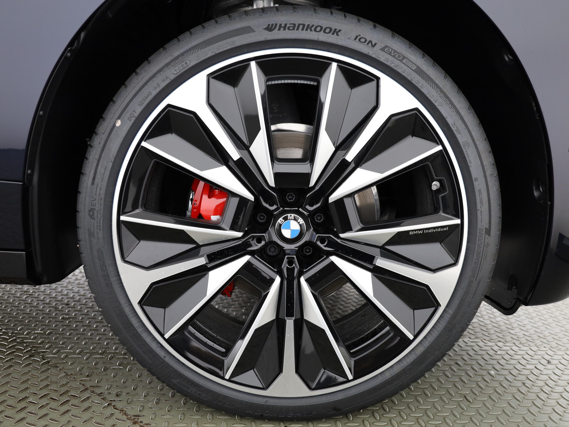 BMW iX xDrive60-image-22