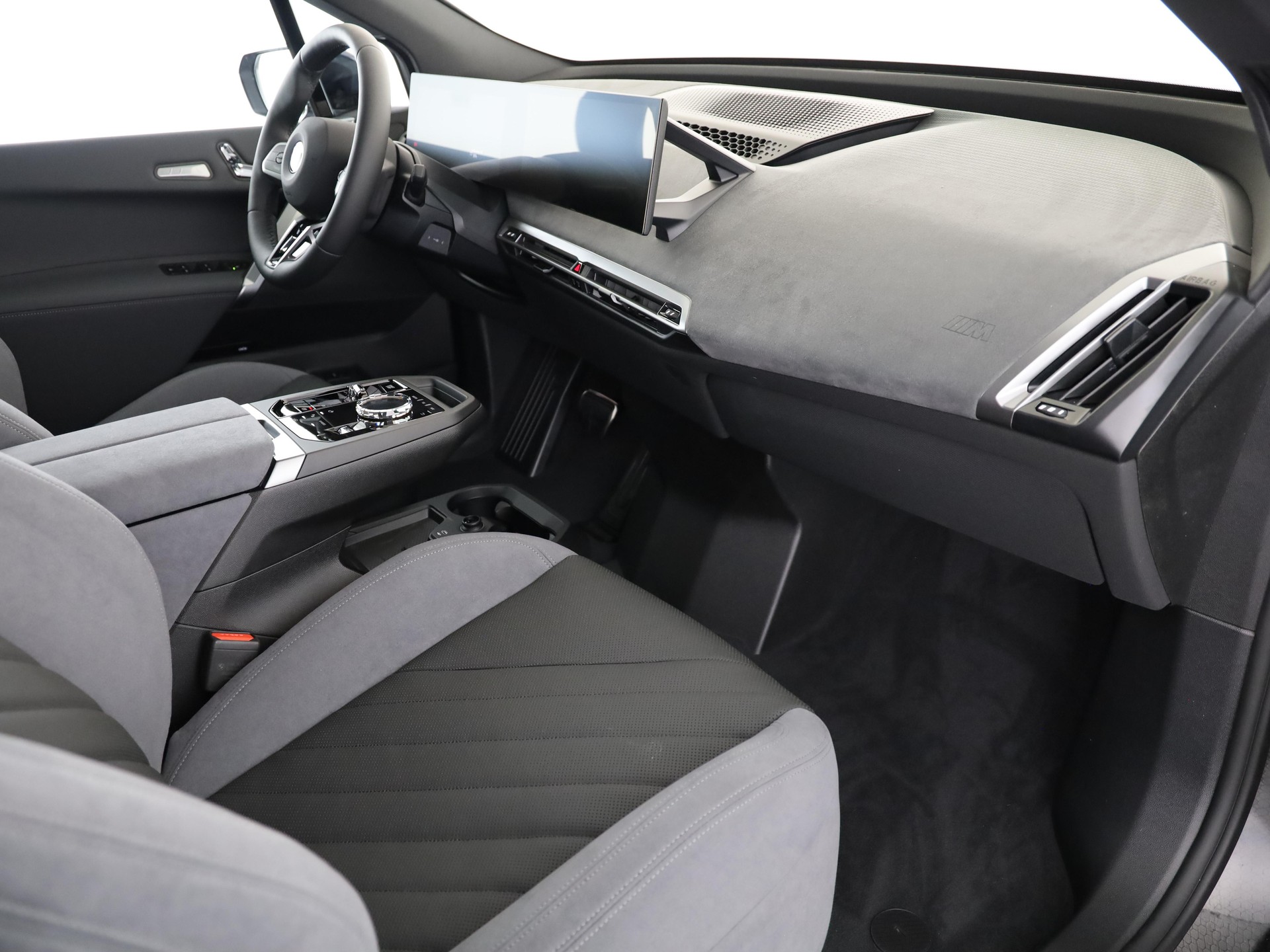 BMW iX xDrive60-image-9