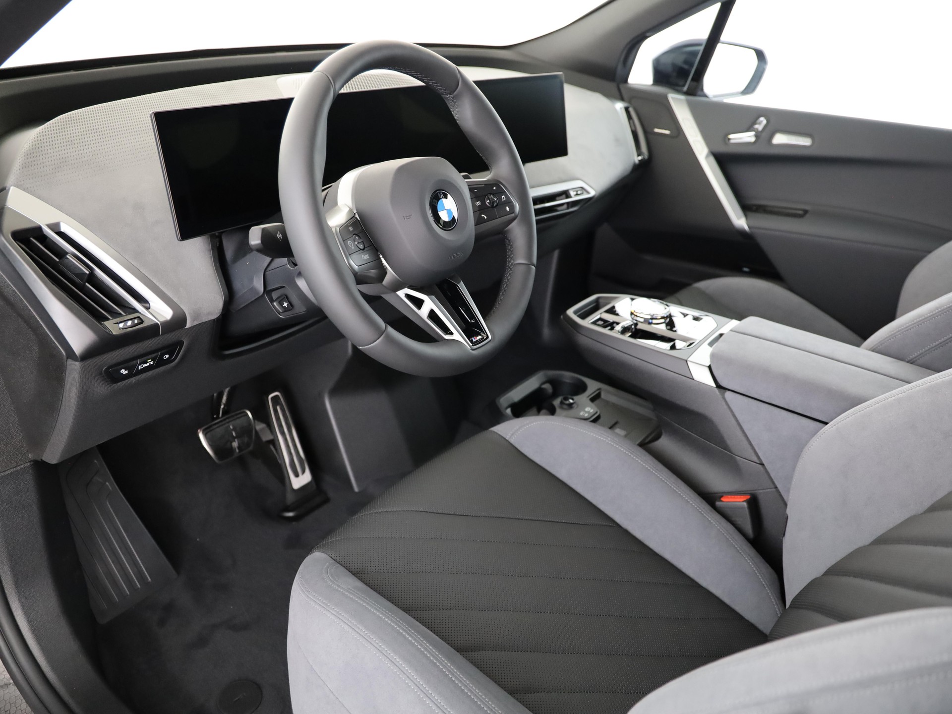 BMW iX xDrive60-image-10