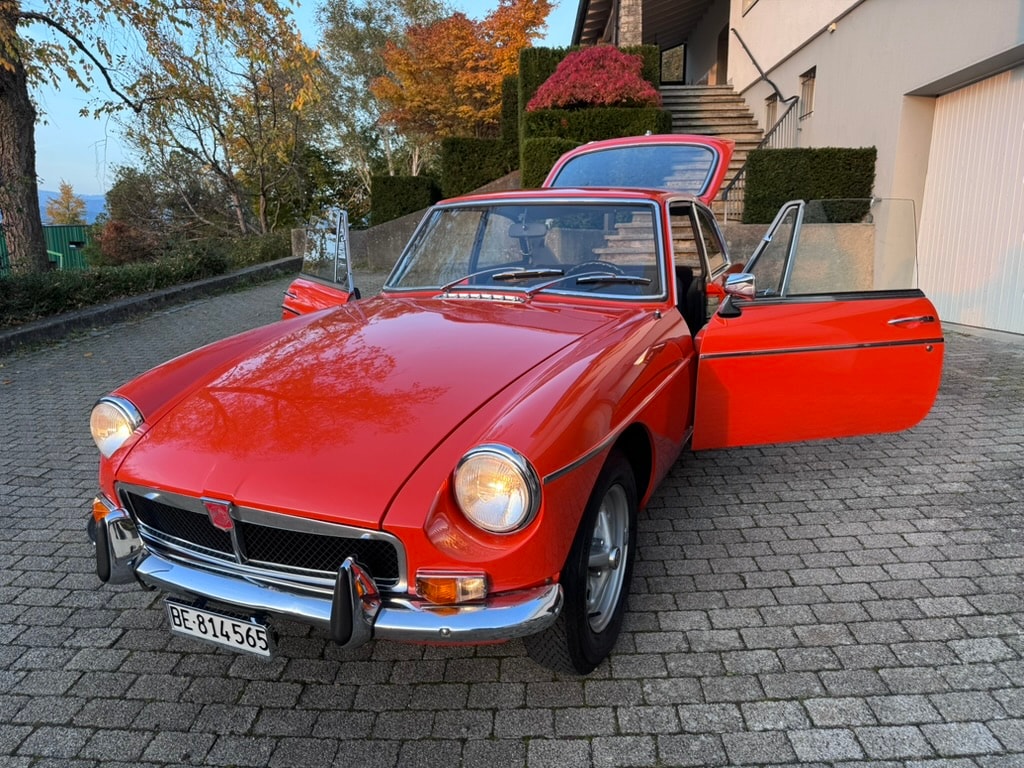 MG B GT-image-12