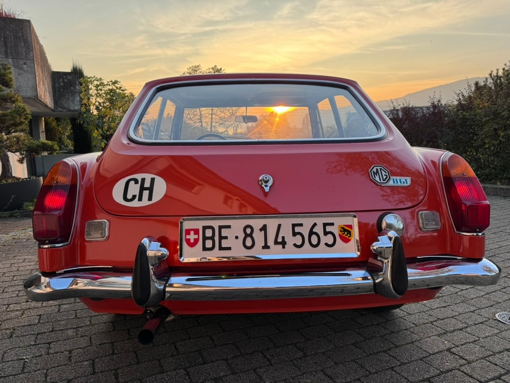 MG B GT-image-5
