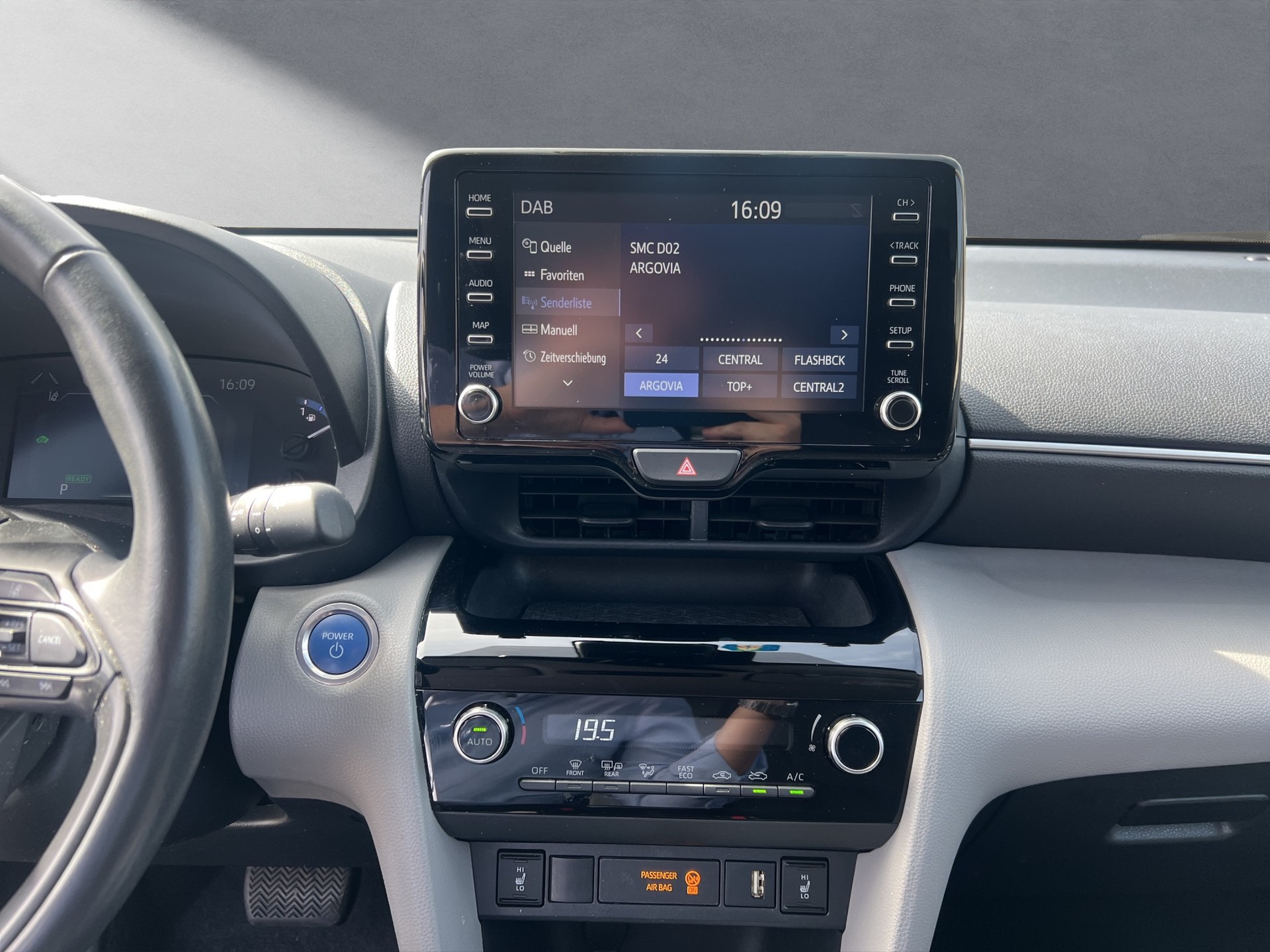 TOYOTA Yaris Cross 1.5 VVT-i HSD Comfort-image-5