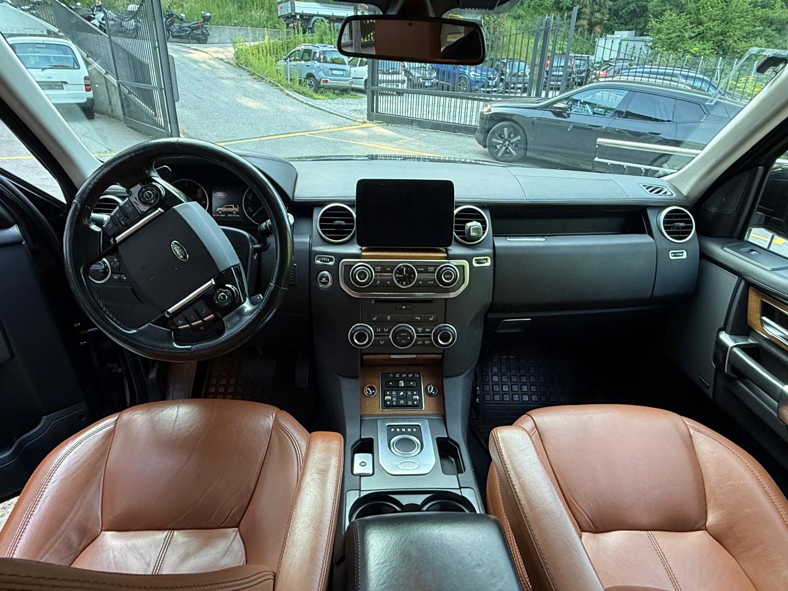 LAND ROVER Discovery 3.0 SDV6 Landmark Automatic-image-9