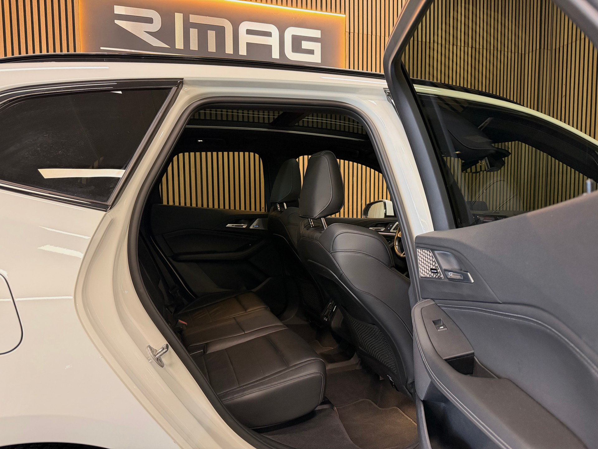 BMW 218d Active Tourer M Sport DKG | Frisch ab Service | Ab MFK | CarVertical | Vollausstattung-image-19