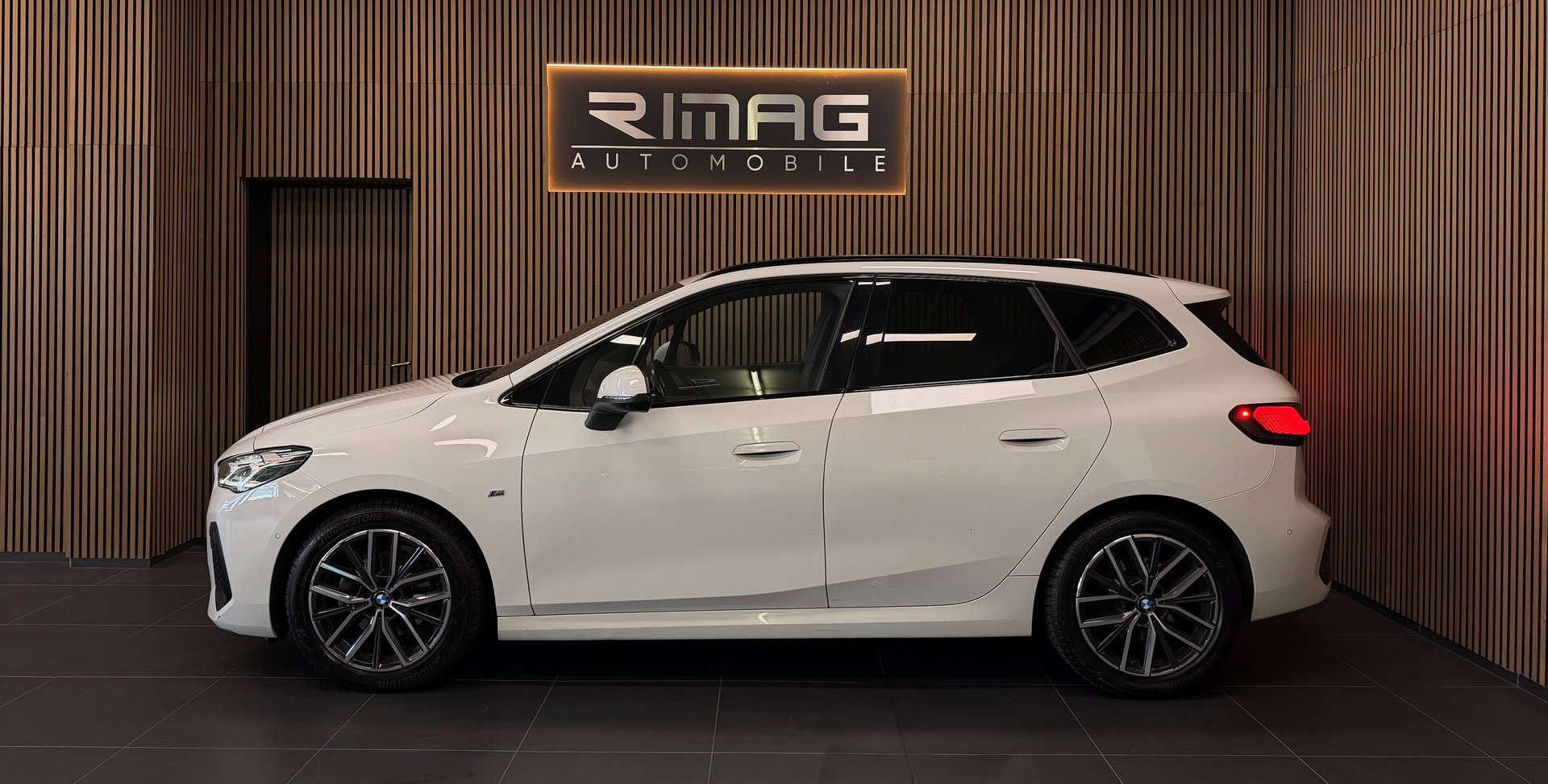 BMW 218d Active Tourer M Sport DKG | Frisch ab Service | Ab MFK | CarVertical | Vollausstattung-image-4