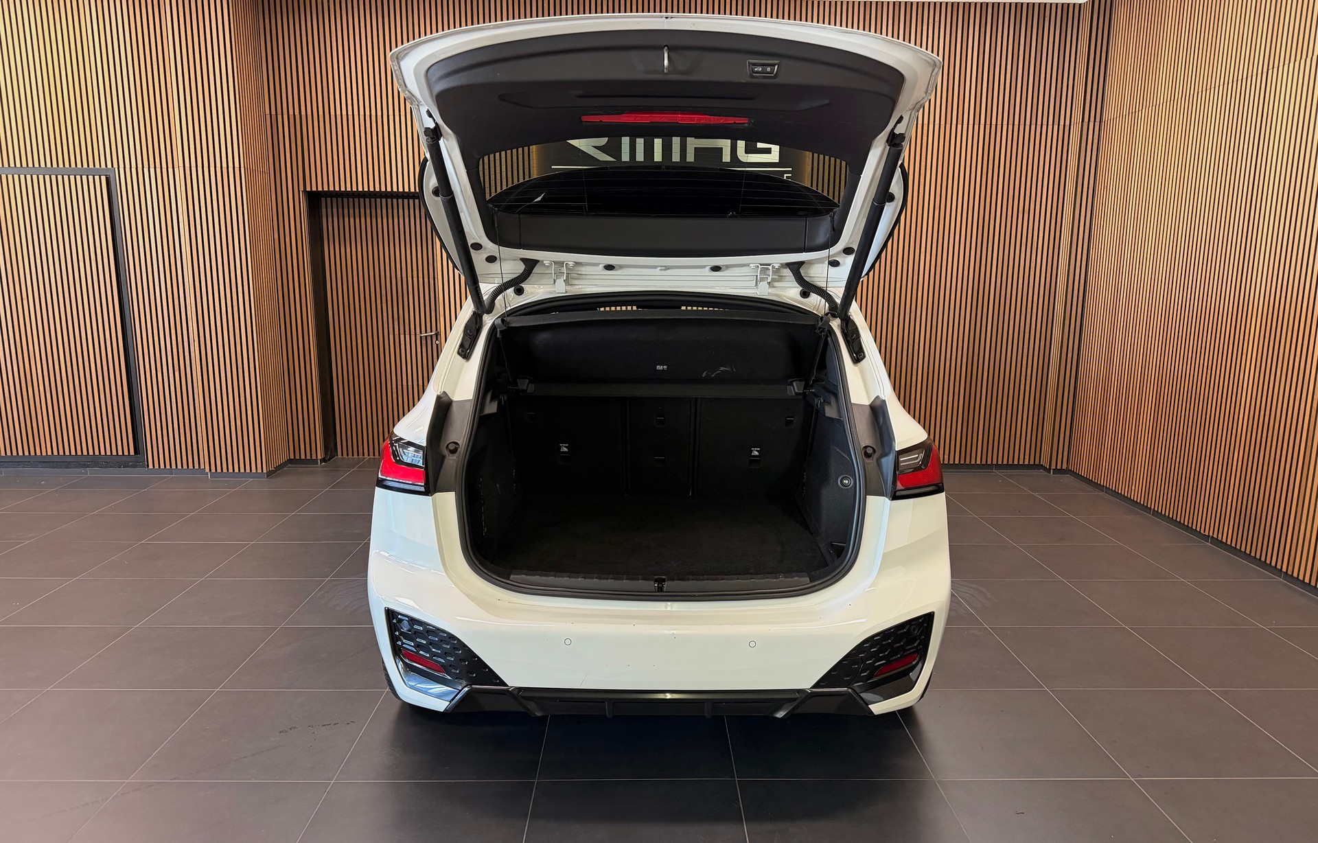 BMW 218d Active Tourer M Sport DKG | Frisch ab Service | Ab MFK | CarVertical | Vollausstattung-image-10
