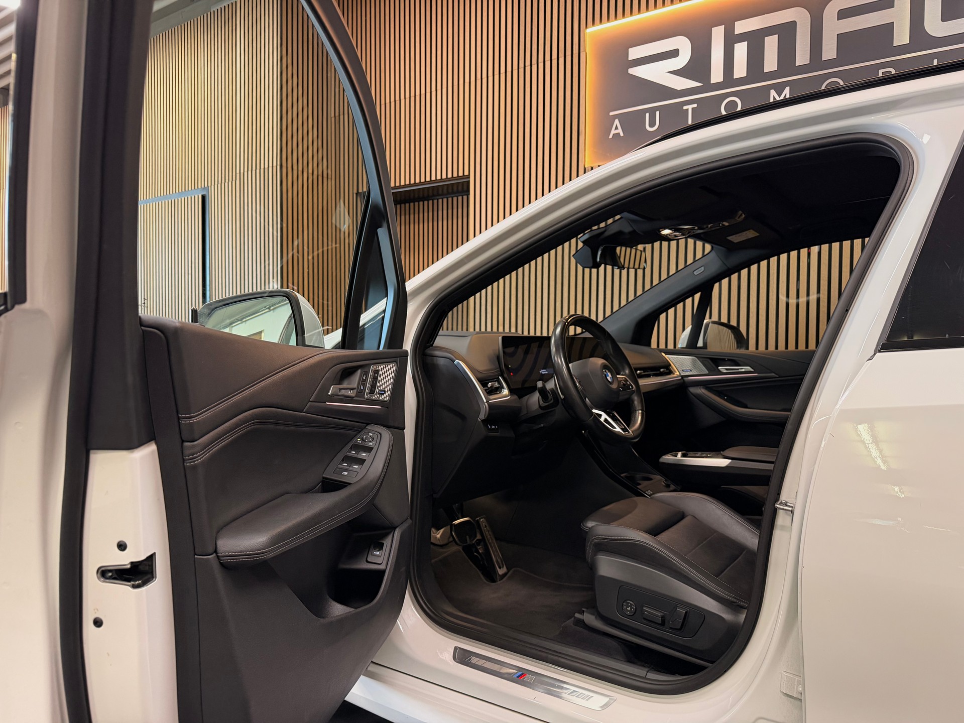 BMW 218d Active Tourer M Sport DKG | Frisch ab Service | Ab MFK | CarVertical | Vollausstattung-image-11