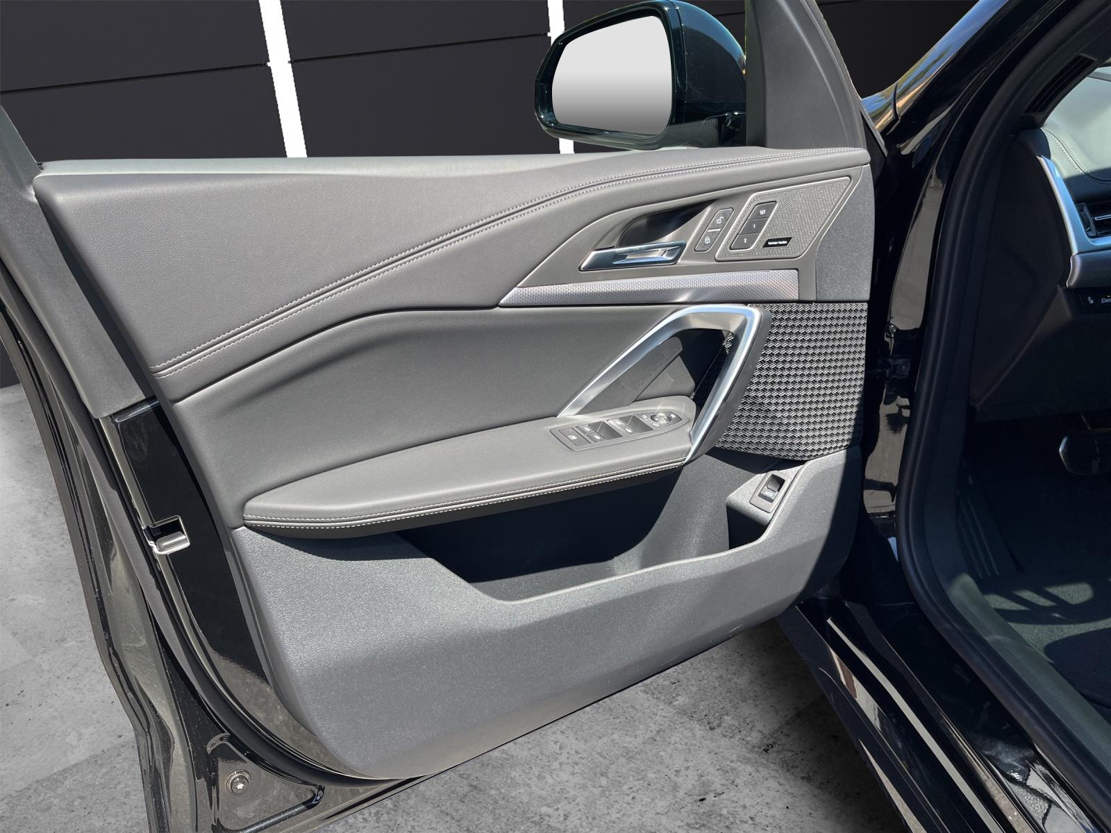 BMW iX1 30 xDrive-image-7