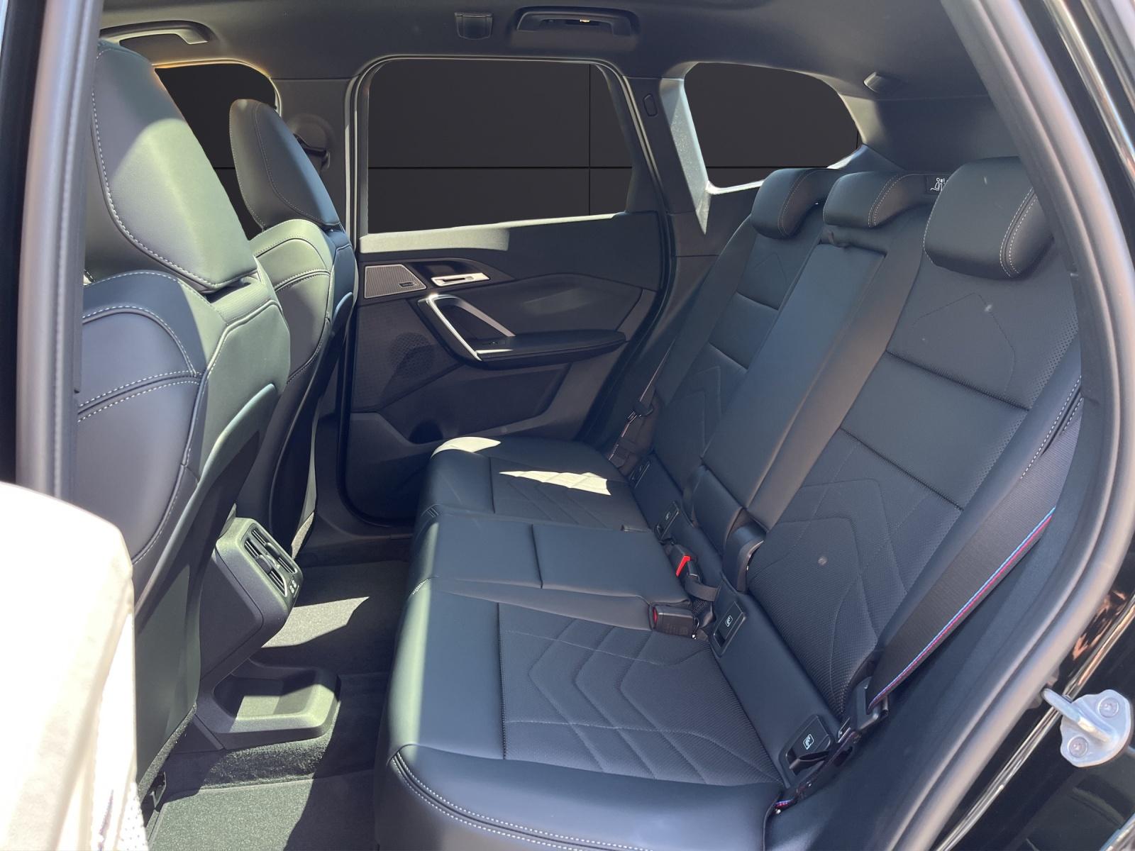 BMW iX1 30 xDrive-image-13