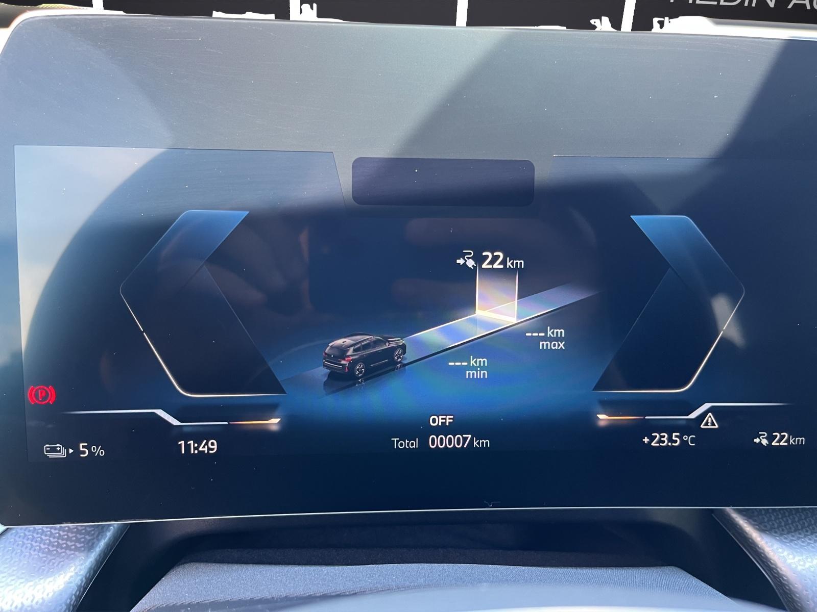 BMW iX1 30 xDrive-image-10