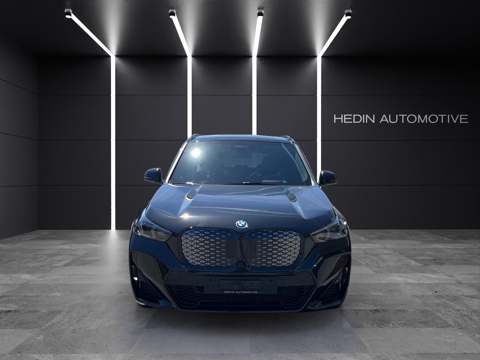 BMW iX1 30 xDrive-image-6