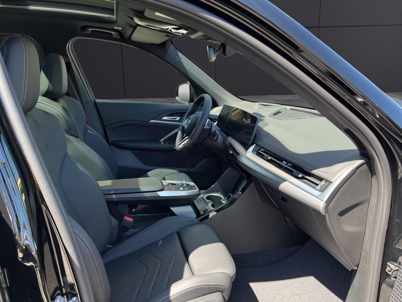 BMW iX1 30 xDrive-image-18