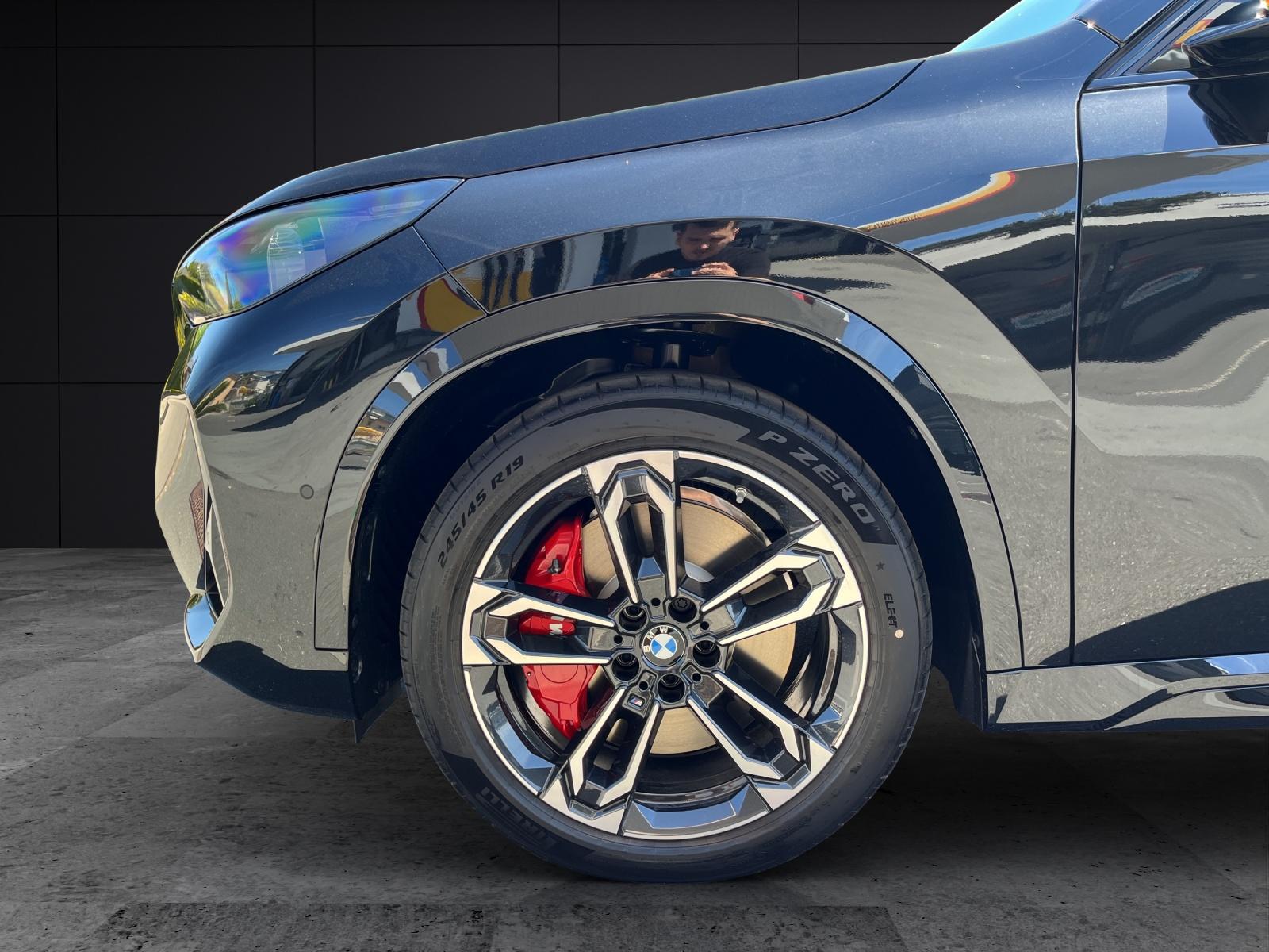 BMW iX1 30 xDrive-image-4