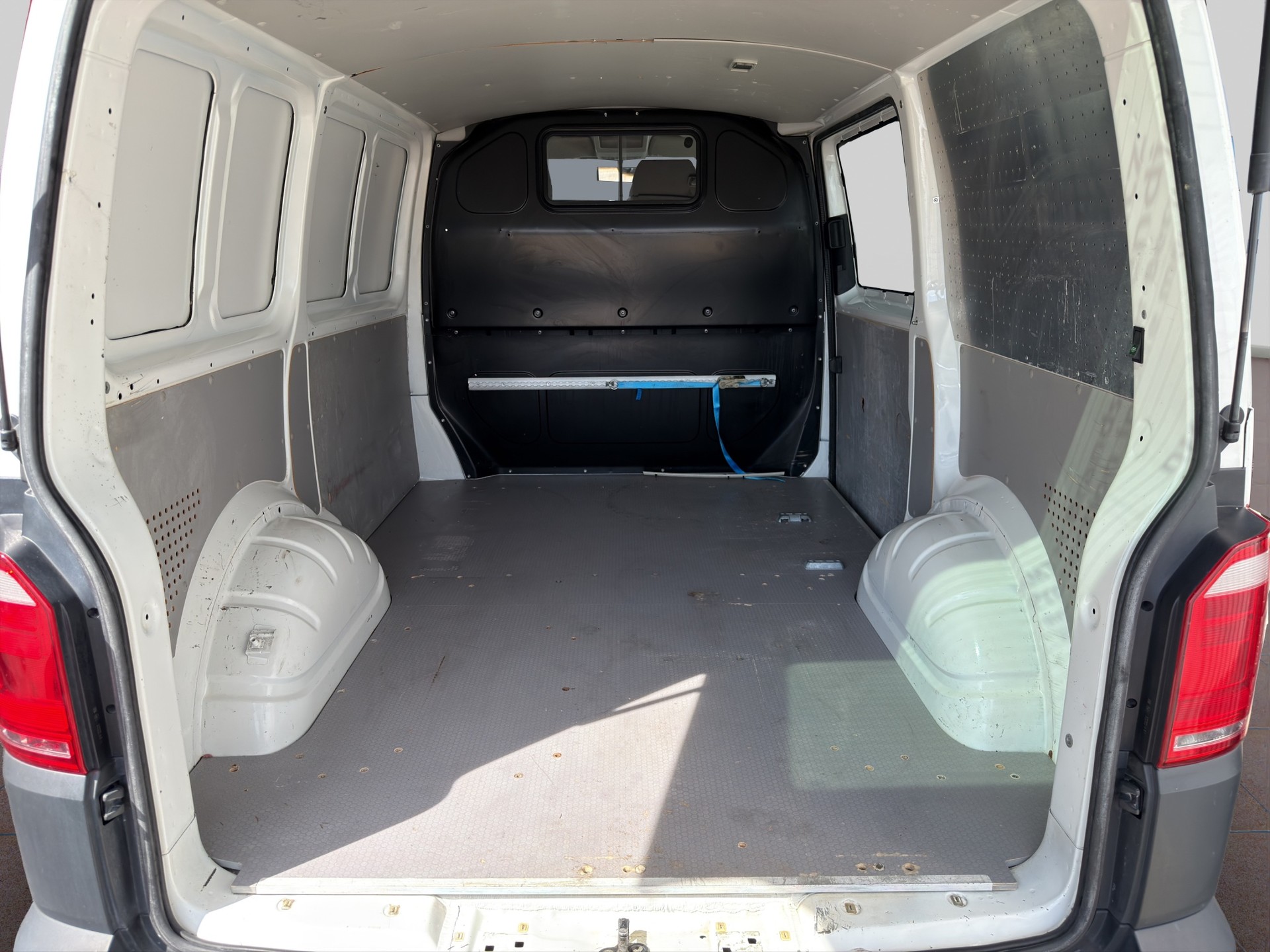 VW T6 2.0 TDI 4Motion-image-8