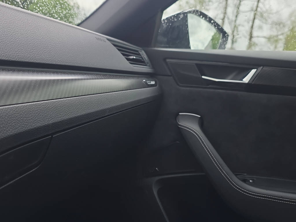 SKODA Superb Combi 2.0 TSI SportLine 4x4 DSG-image-18