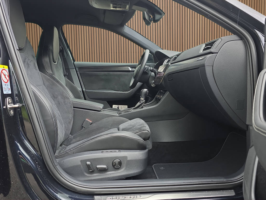 SKODA Superb Combi 2.0 TSI SportLine 4x4 DSG-image-13