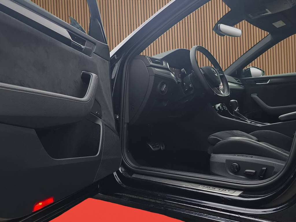 SKODA Superb Combi 2.0 TSI SportLine 4x4 DSG-image-10