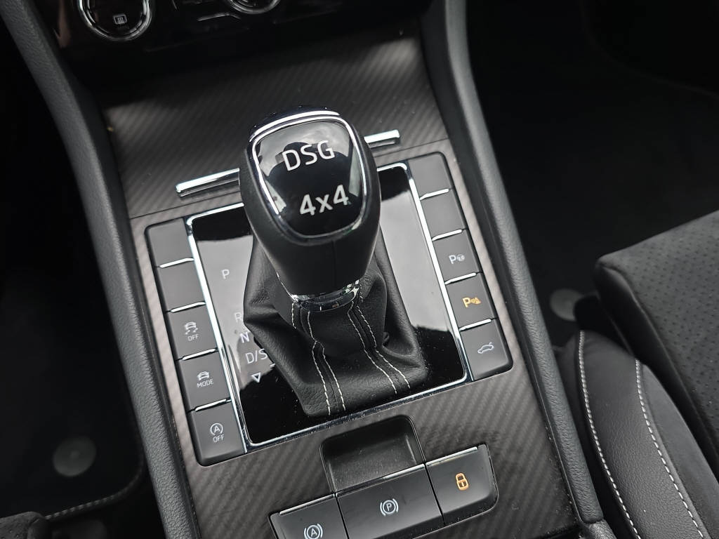 SKODA Superb Combi 2.0 TSI SportLine 4x4 DSG-image-25