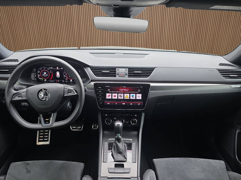 SKODA Superb Combi 2.0 TSI SportLine 4x4 DSG-image-17