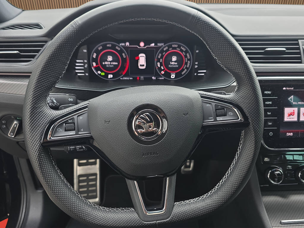 SKODA Superb Combi 2.0 TSI SportLine 4x4 DSG-image-15