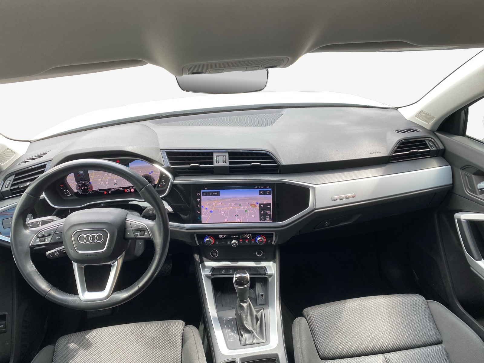 AUDI Q3 35 TDI Attraction quattro S-tronic-image-8