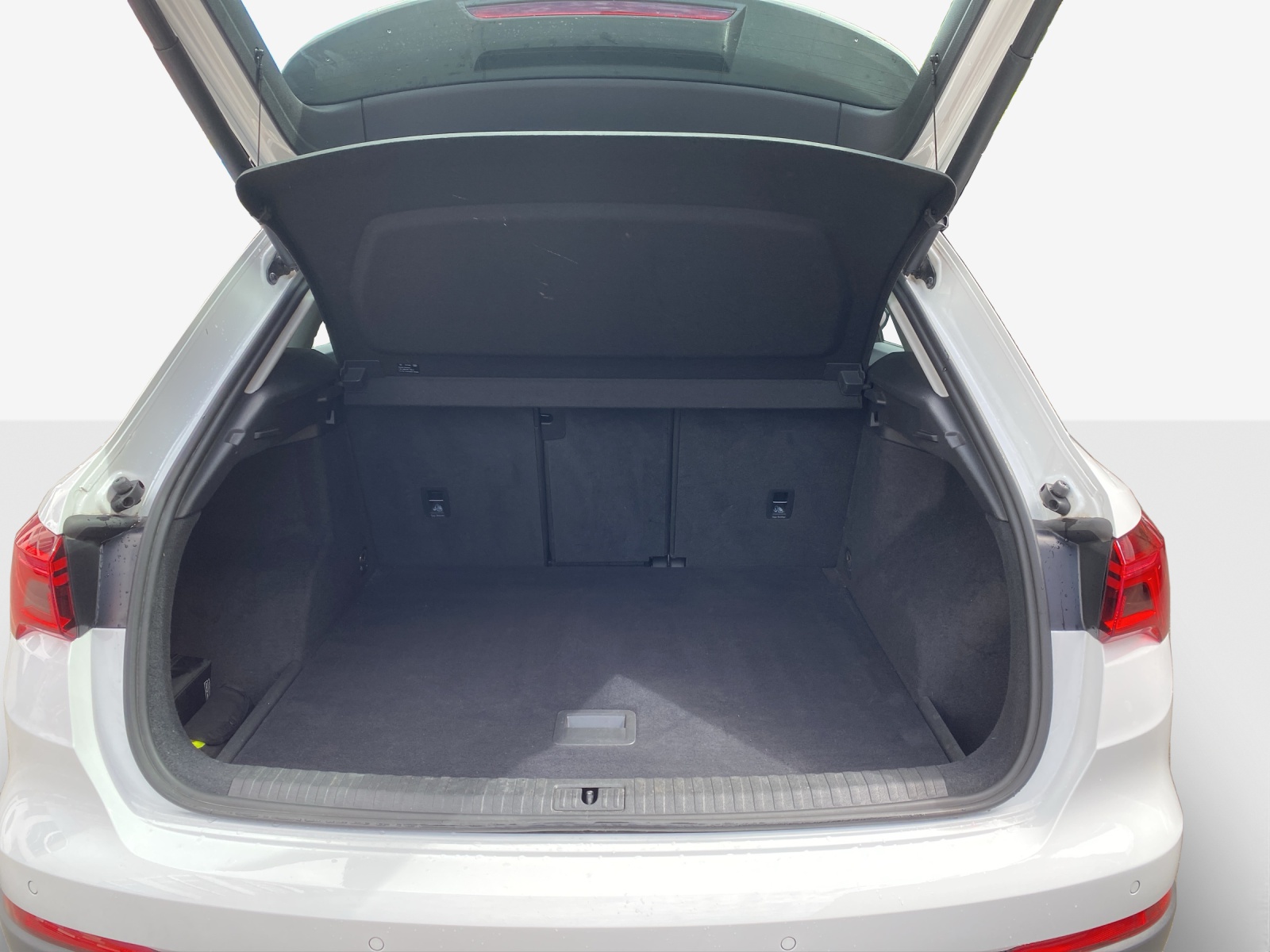 AUDI Q3 35 TDI Attraction quattro S-tronic-image-12