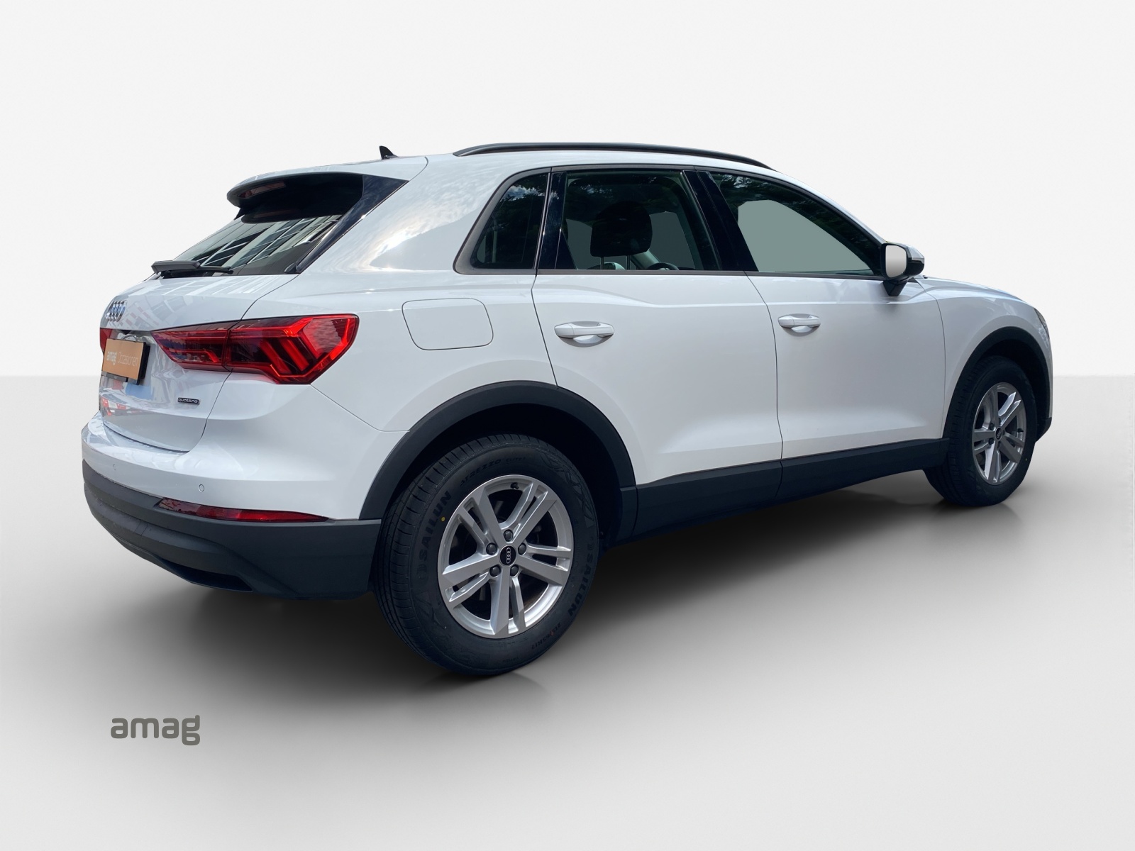 AUDI Q3 35 TDI Attraction quattro S-tronic-image-4