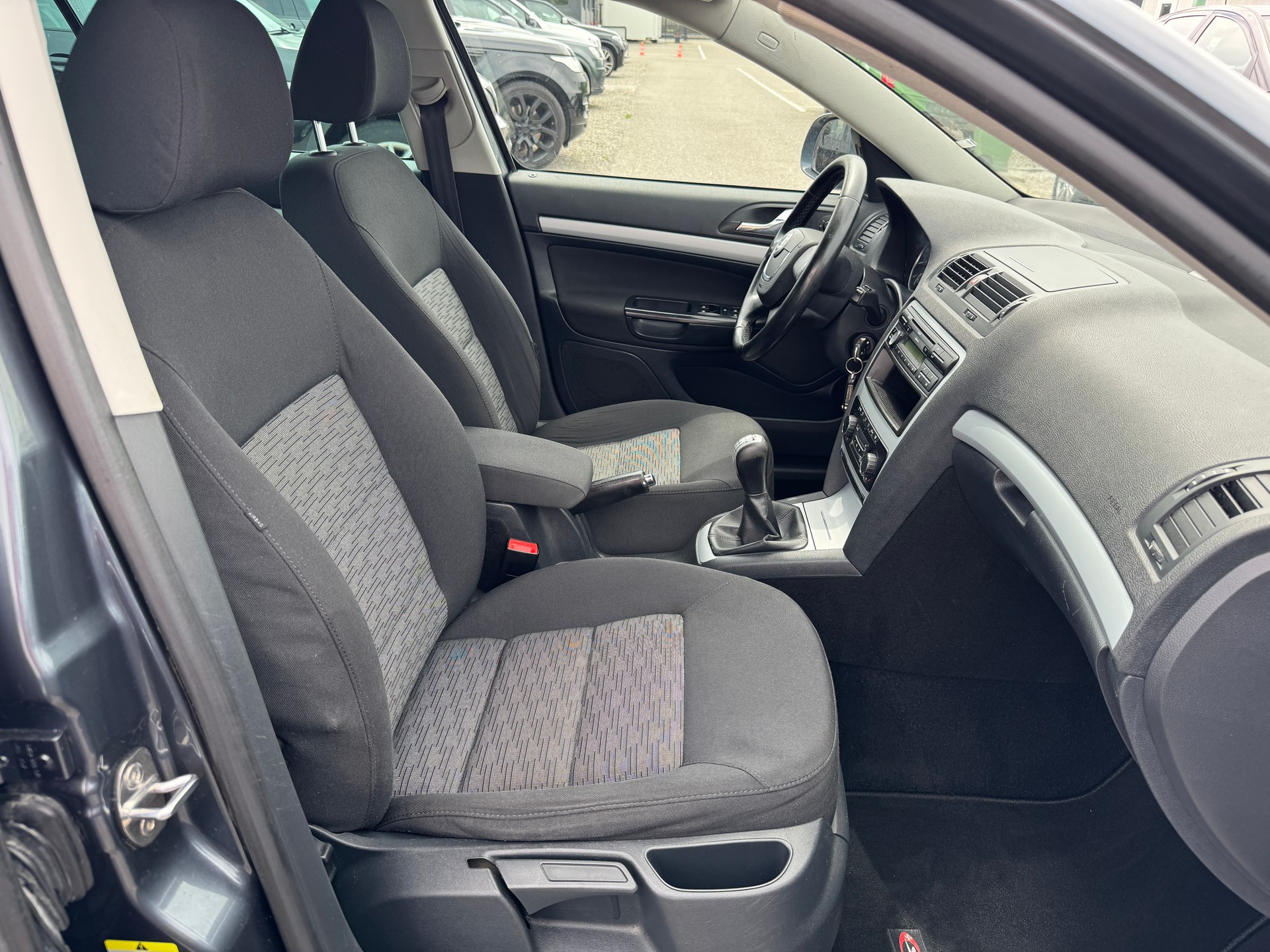SKODA Octavia Combi 1.8 TSI Stöckli 4x4-image-7