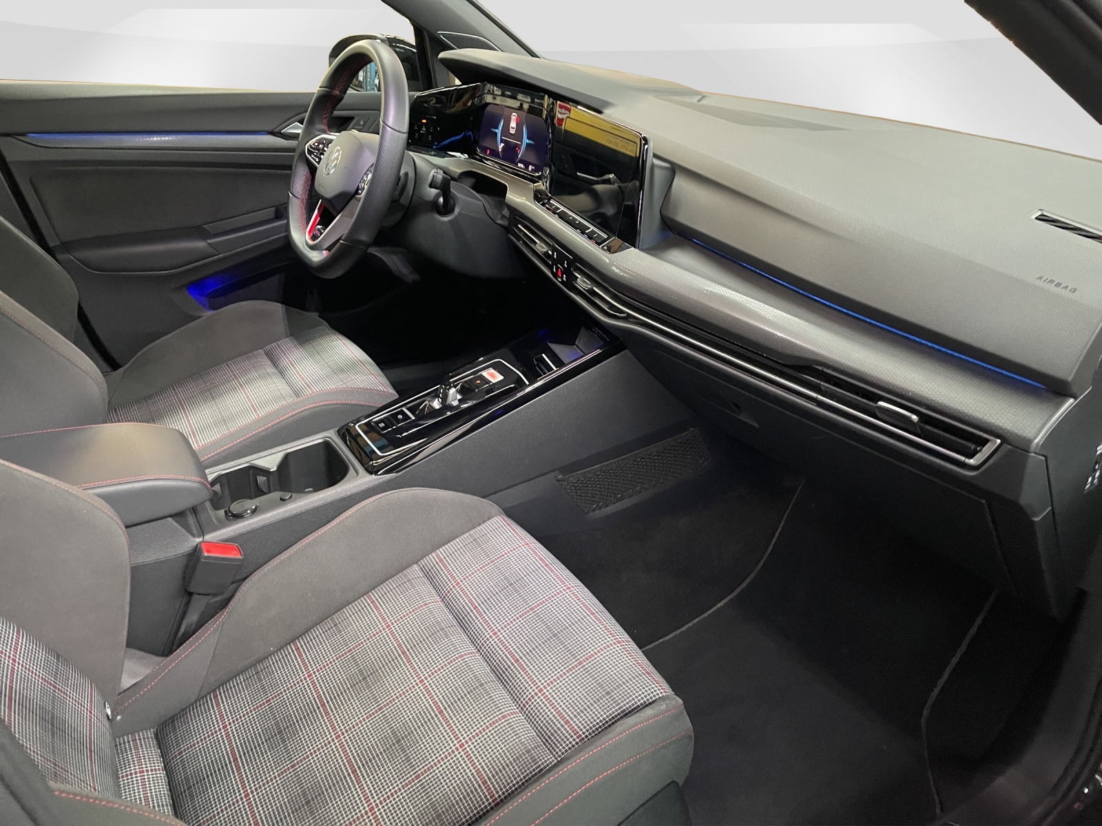 VW Golf VIII 2.0 TSI GTI DSG-image-8