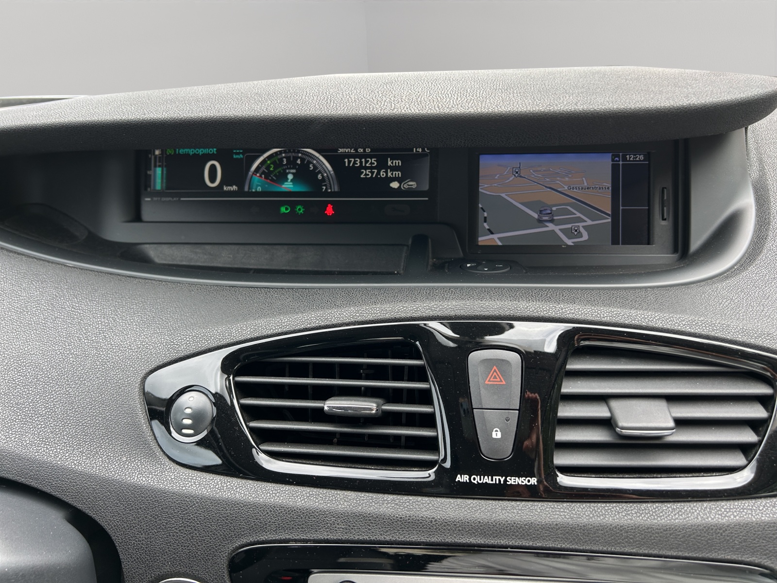 RENAULT Grand Scénic 1.4 16V Turbo Expression-image-13