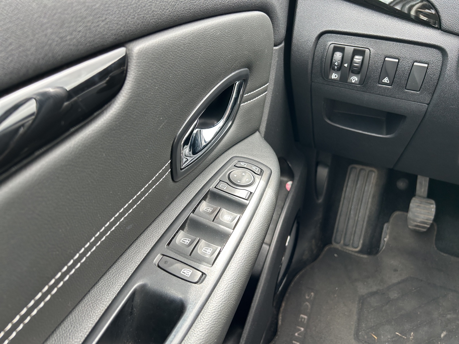 RENAULT Grand Scénic 1.4 16V Turbo Expression-image-14