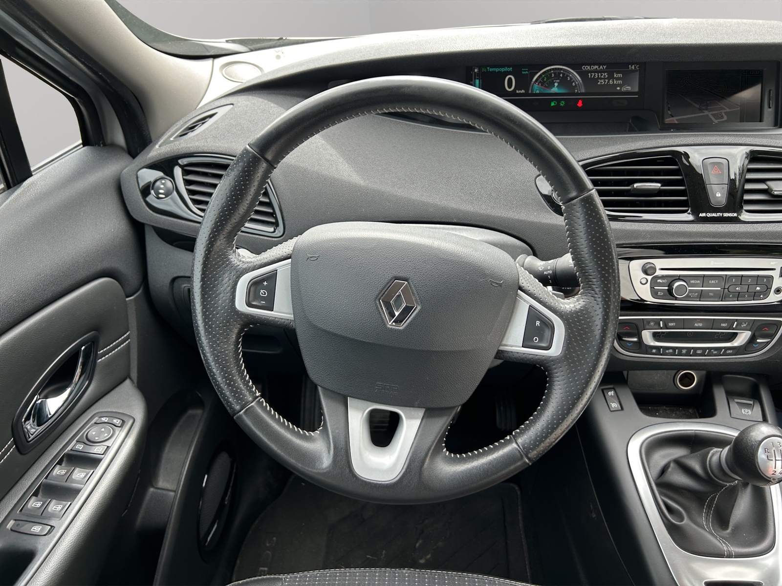 RENAULT Grand Scénic 1.4 16V Turbo Expression-image-17