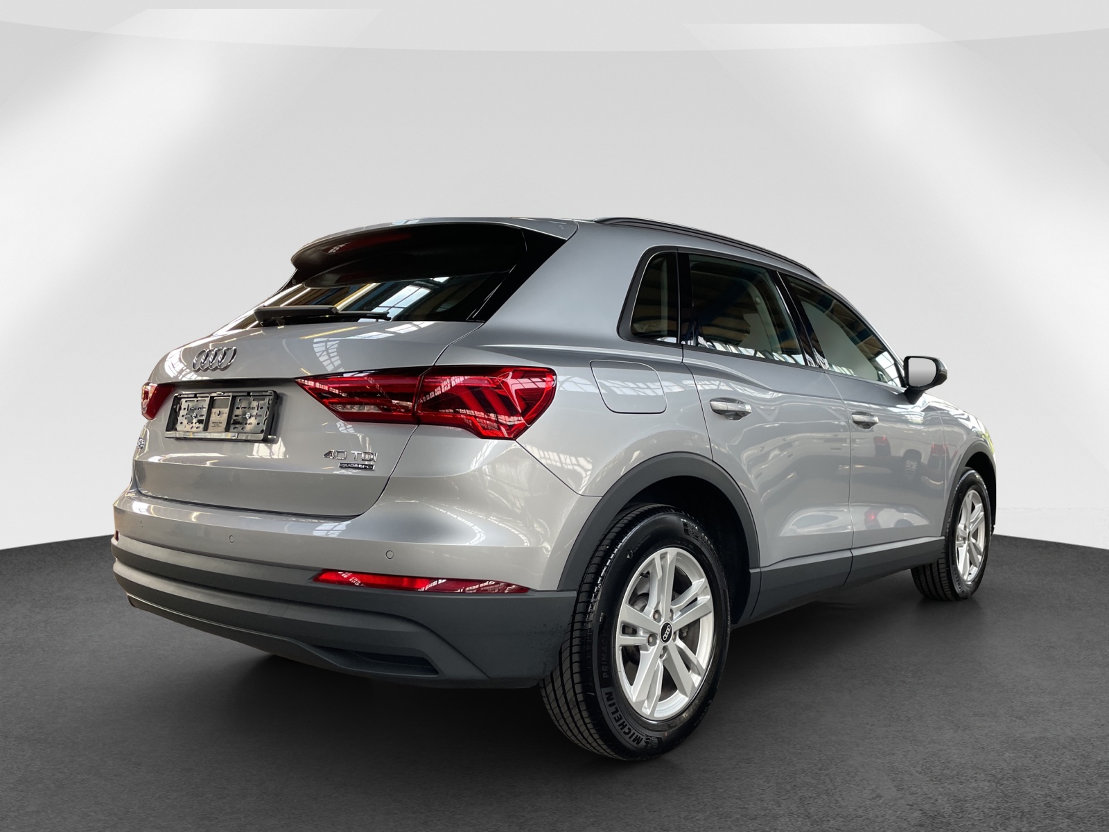 AUDI Q3 2.0 40 TDI quattro S-Tronic-image-5