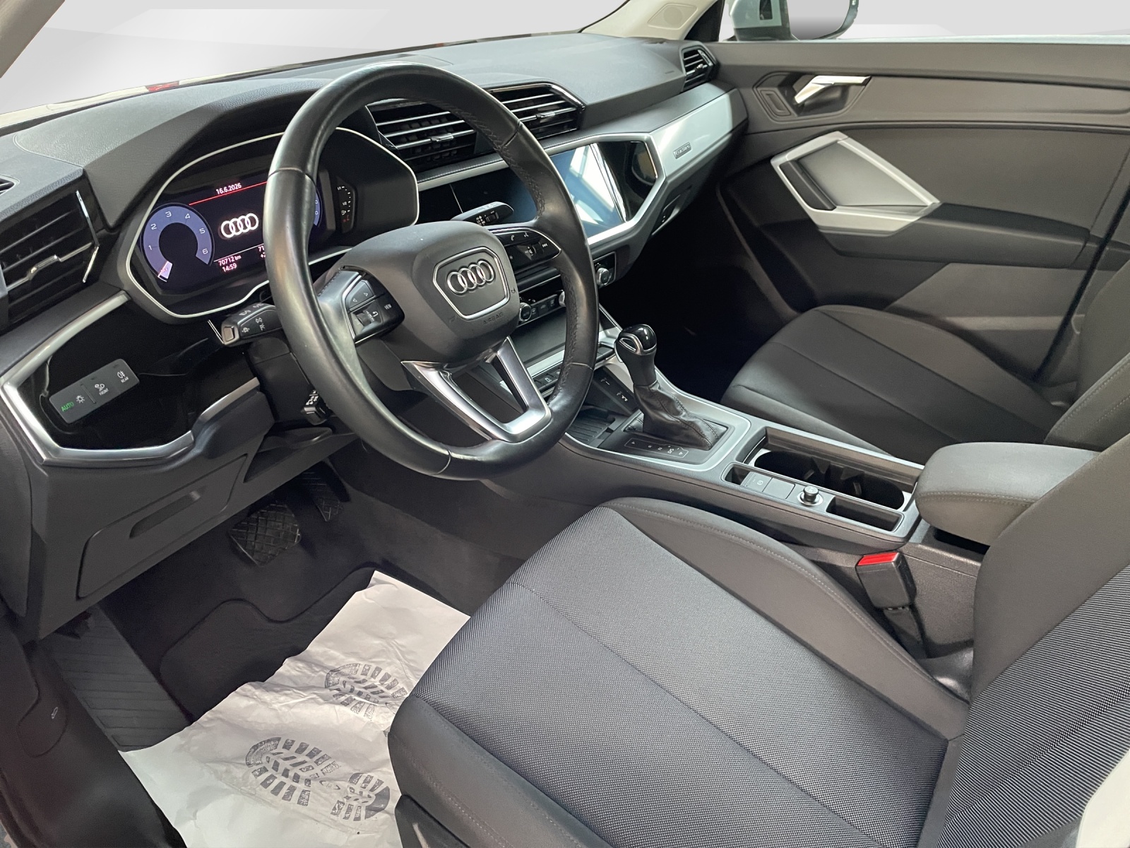AUDI Q3 2.0 40 TDI quattro S-Tronic-image-6