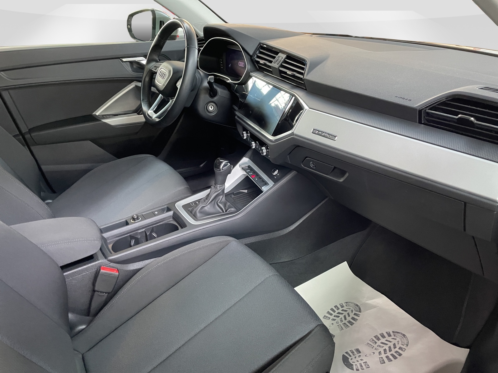 AUDI Q3 2.0 40 TDI quattro S-Tronic-image-8