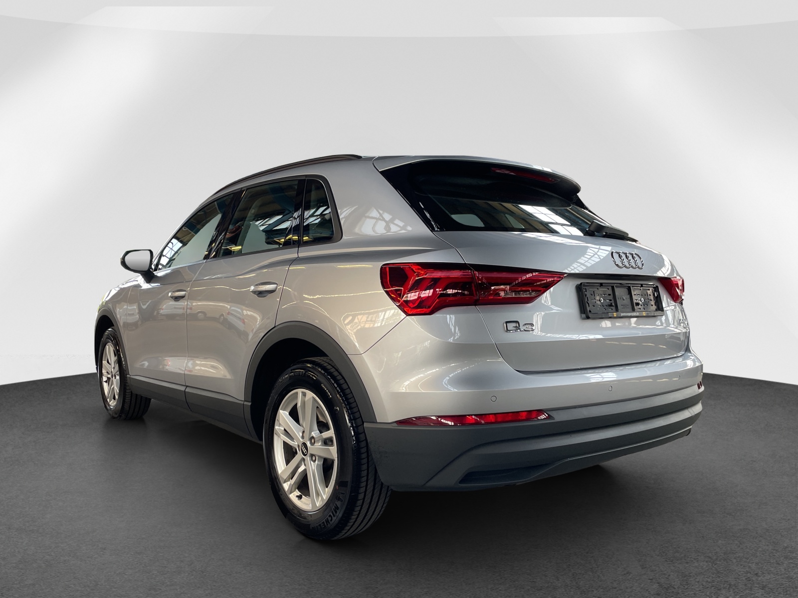 AUDI Q3 2.0 40 TDI quattro S-Tronic-image-3