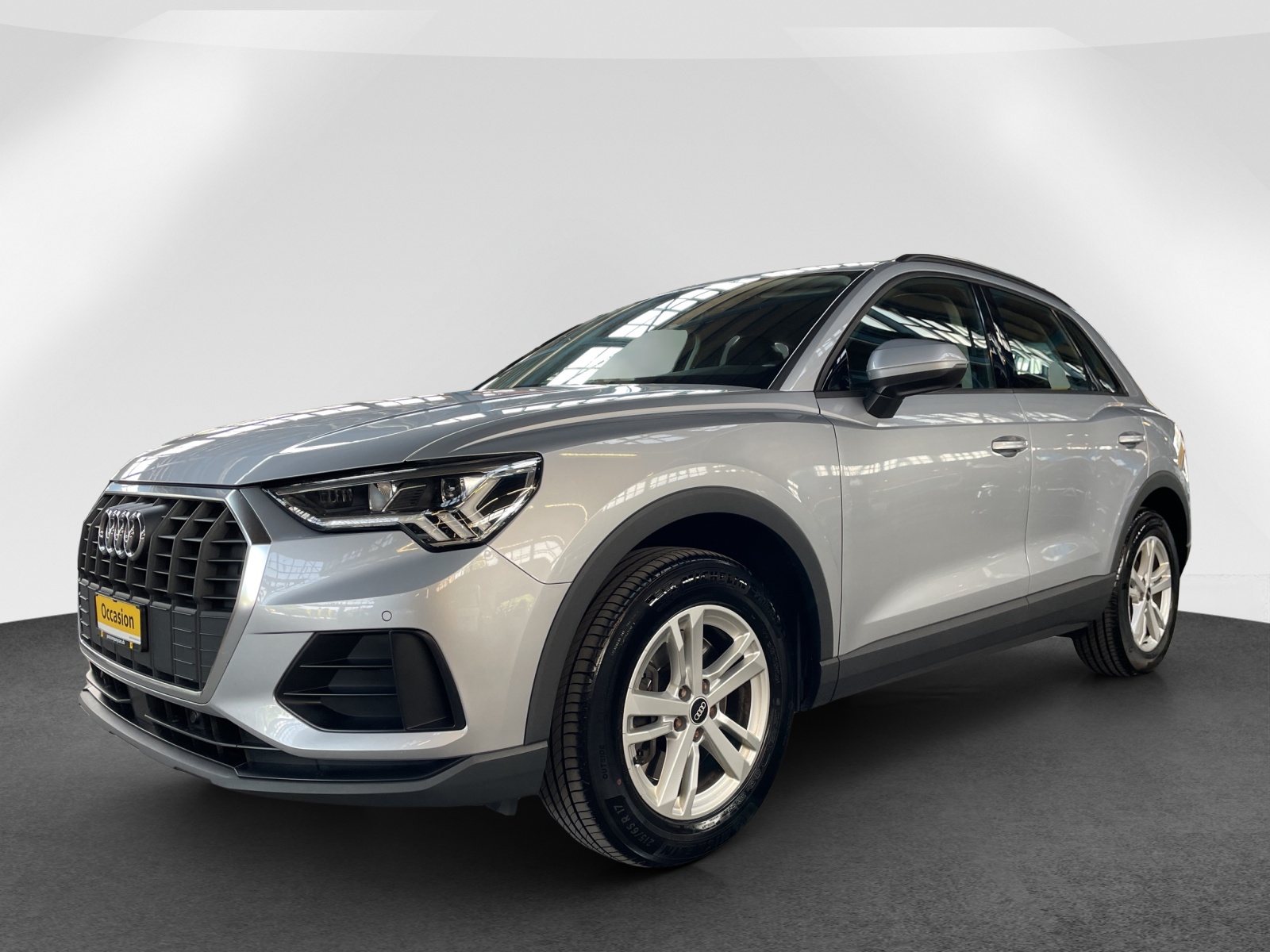 AUDI Q3 2.0 40 TDI quattro S-Tronic-image-2