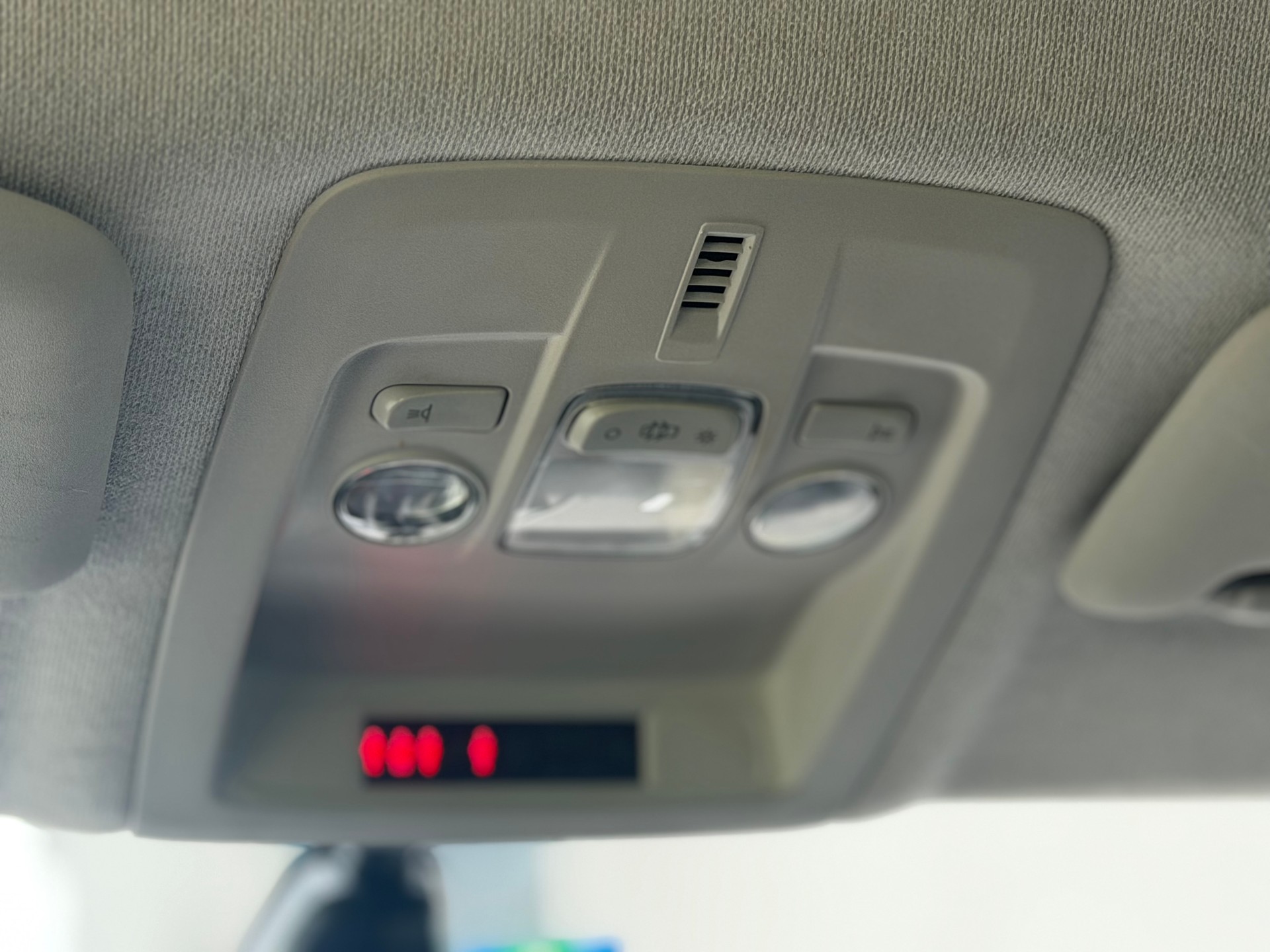 CITROEN C4 Cactus 1.5 Blue HDi Shine-image-6