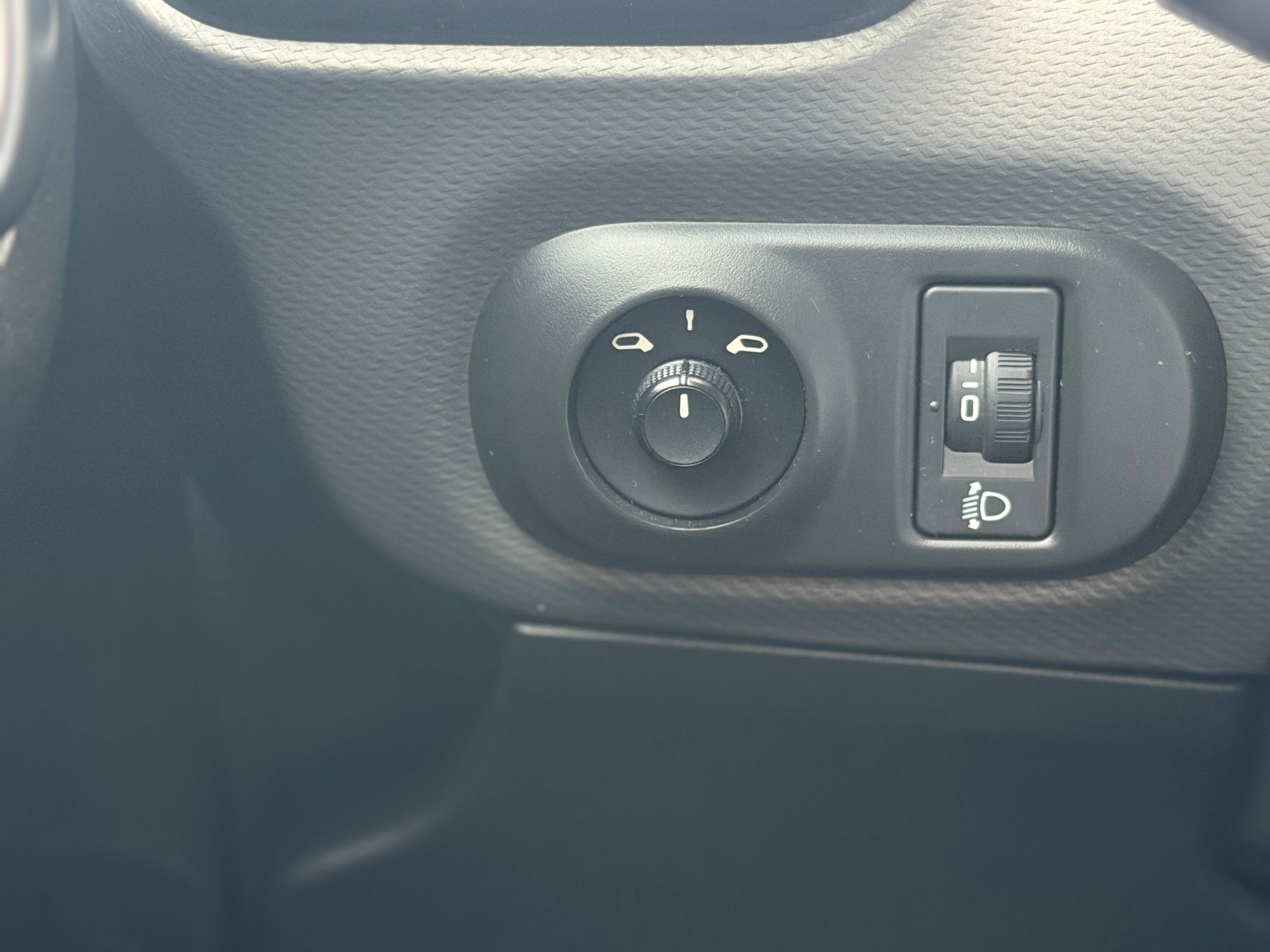 CITROEN C4 Cactus 1.5 Blue HDi Shine-image-9