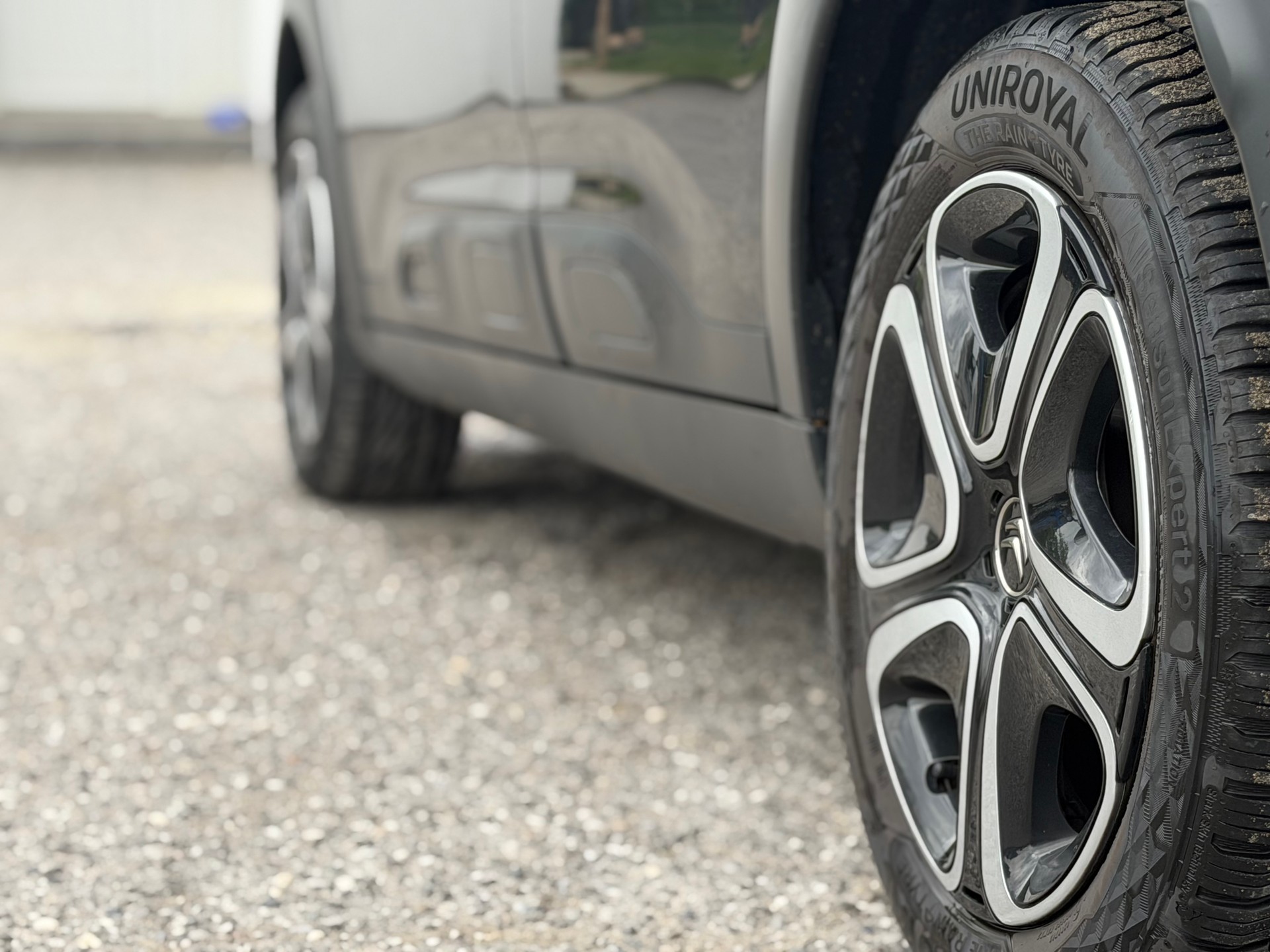 CITROEN C4 Cactus 1.5 Blue HDi Shine-image-4