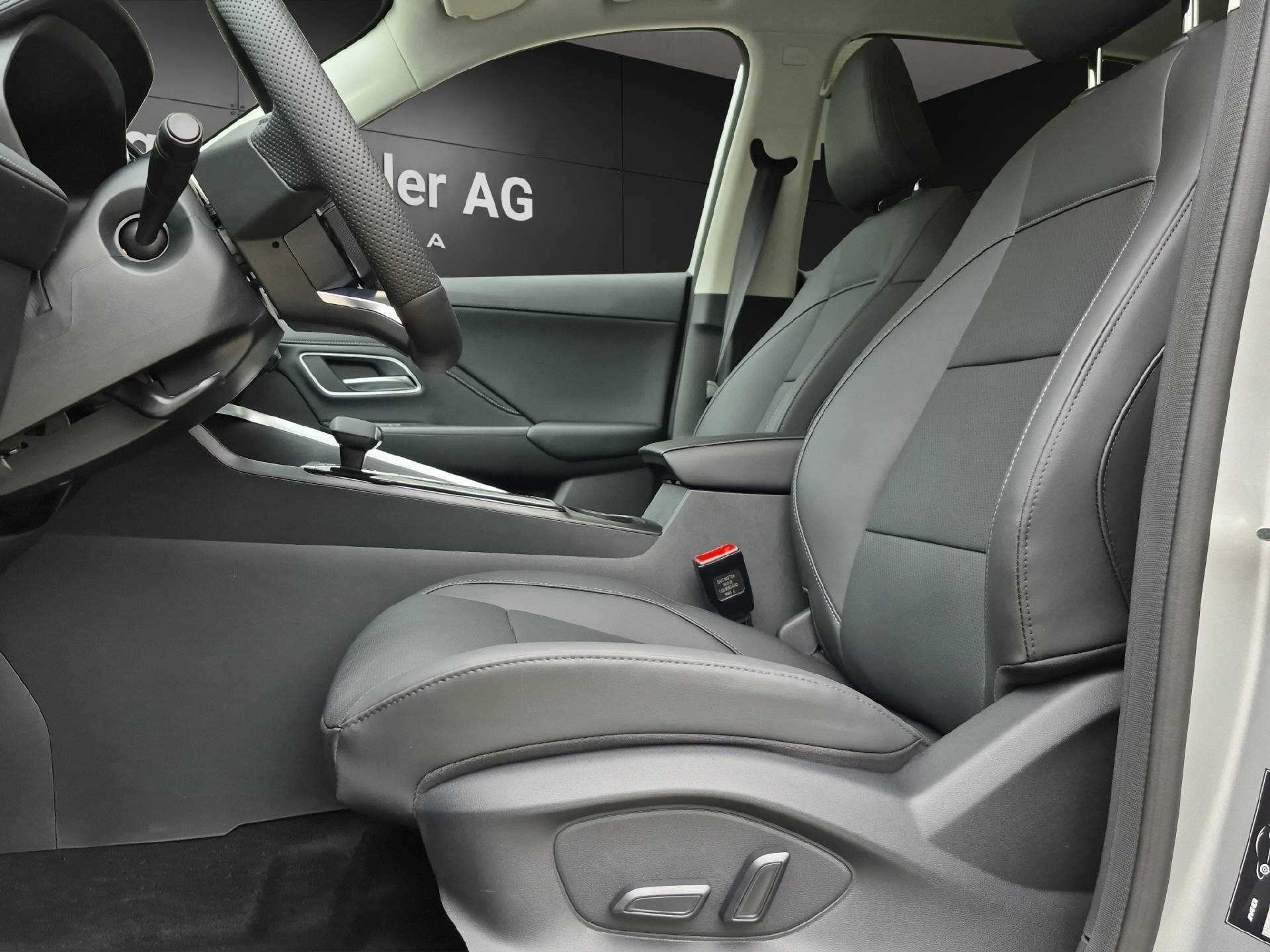 MG ZS 1.5 Hybrid+ Luxury Sunroof-image-9