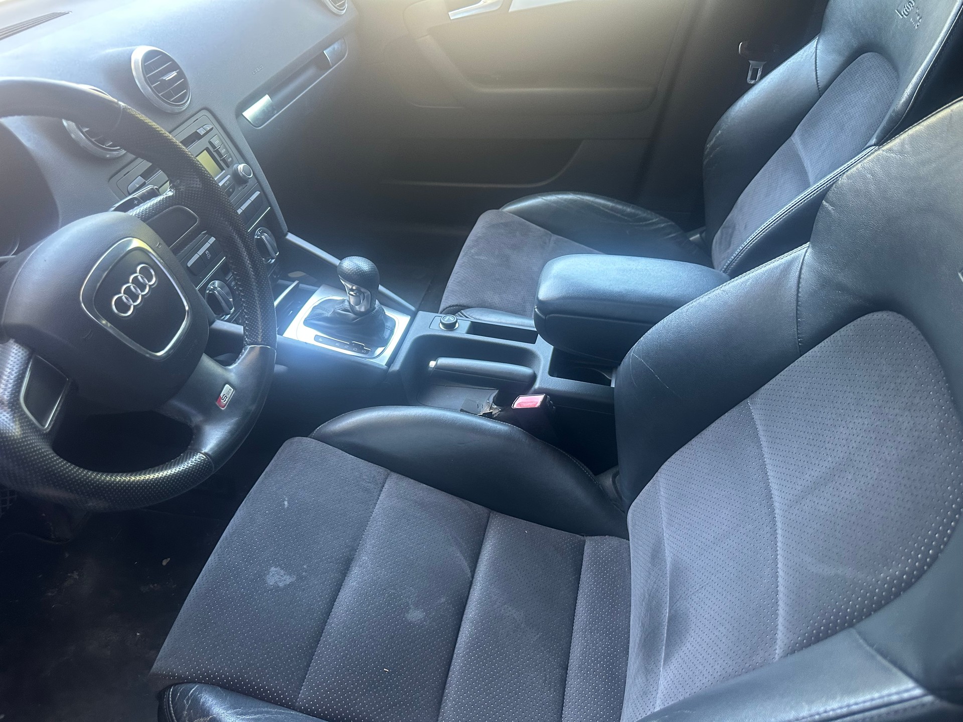 AUDI A3 Sportback 1.8 TFSI Ambition S-tronic-image-12