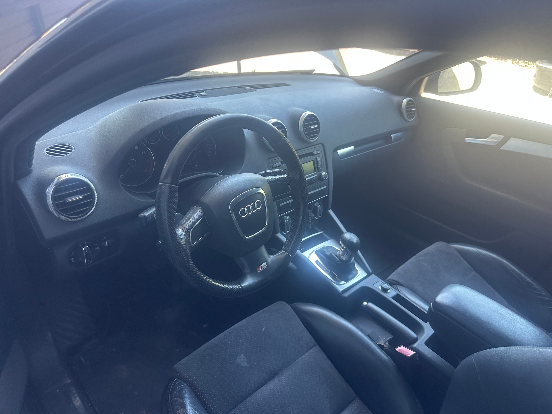 AUDI A3 Sportback 1.8 TFSI Ambition S-tronic-image-14