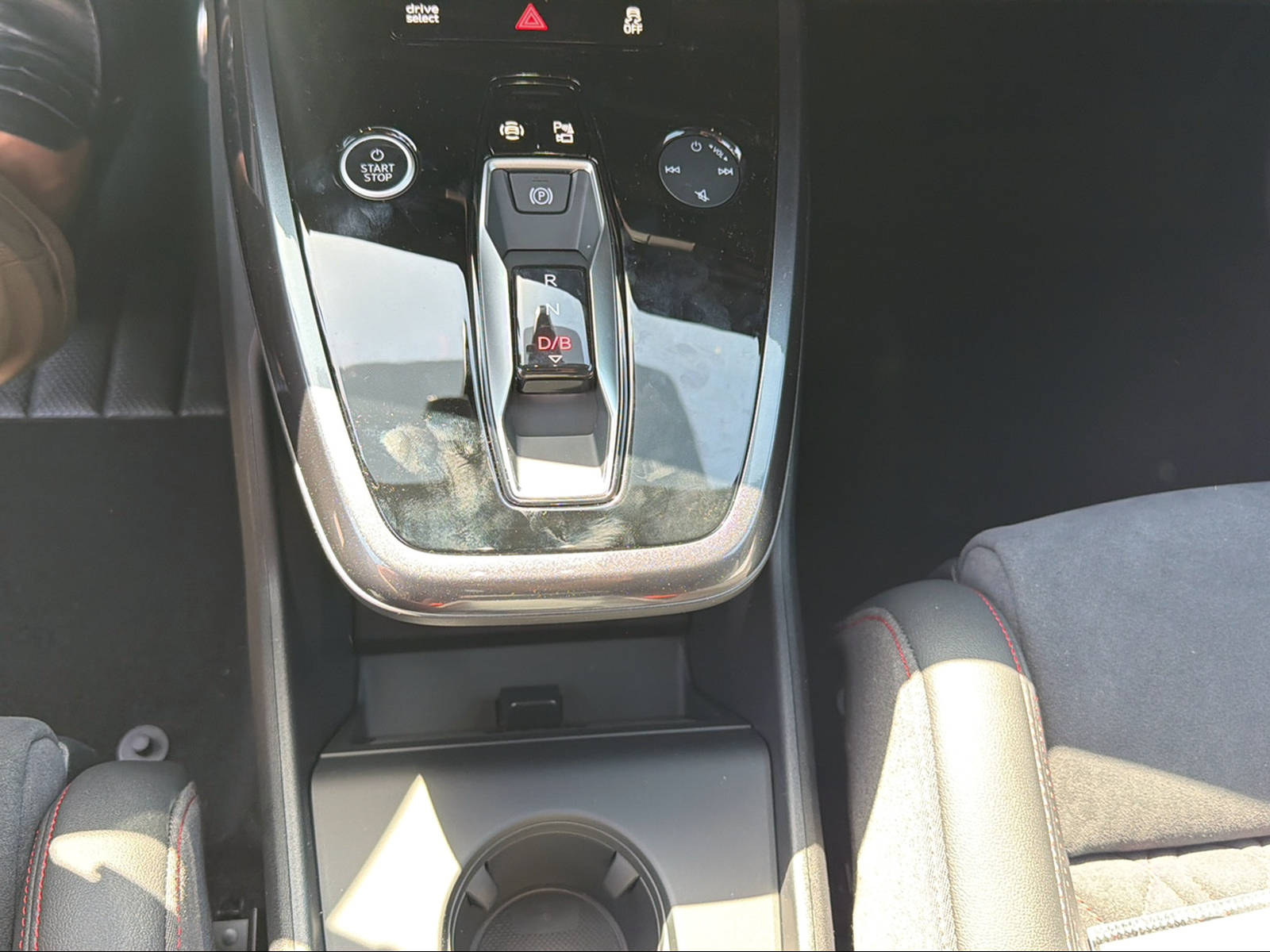 AUDI Q4 Sportback e-tron 45 Edition Swiss Ski quattro-image-11