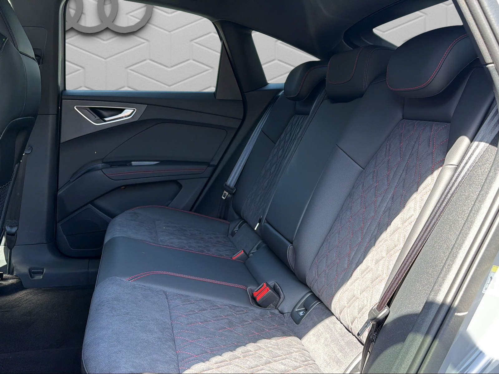 AUDI Q4 Sportback e-tron 45 Edition Swiss Ski quattro-image-12